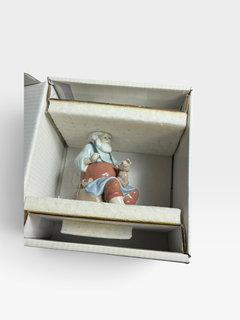 Figura de porcelana de Lladró titulada «El toque mágico de Papá Noel»