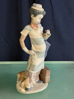 Lladró porcelain figurine titled "On The Move" (Spanish name: Payasito de Viaje)