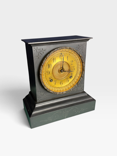 Horloge de cheminée ancienne en fonte, fabriquée par la société Ansonia Clock Company