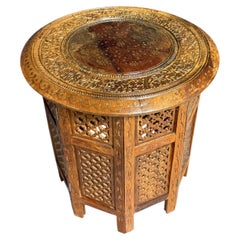 Table pliante anglo-indienne de Hoshiarpur, sculptée à la main