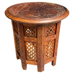 Petite table pliante anglo-indienne de Hoshiarpur, sculptée à la main