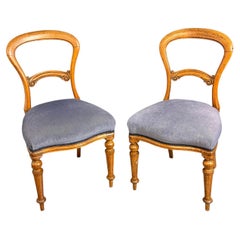 Chaises victoriennes anciennes à dossier bombé datant du XIXe siècle (vers 1860–1