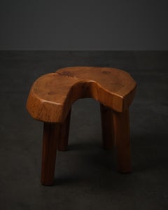 Taburete «Primitive Pine» de Stig Sandkvist, Suecia, década de 1950