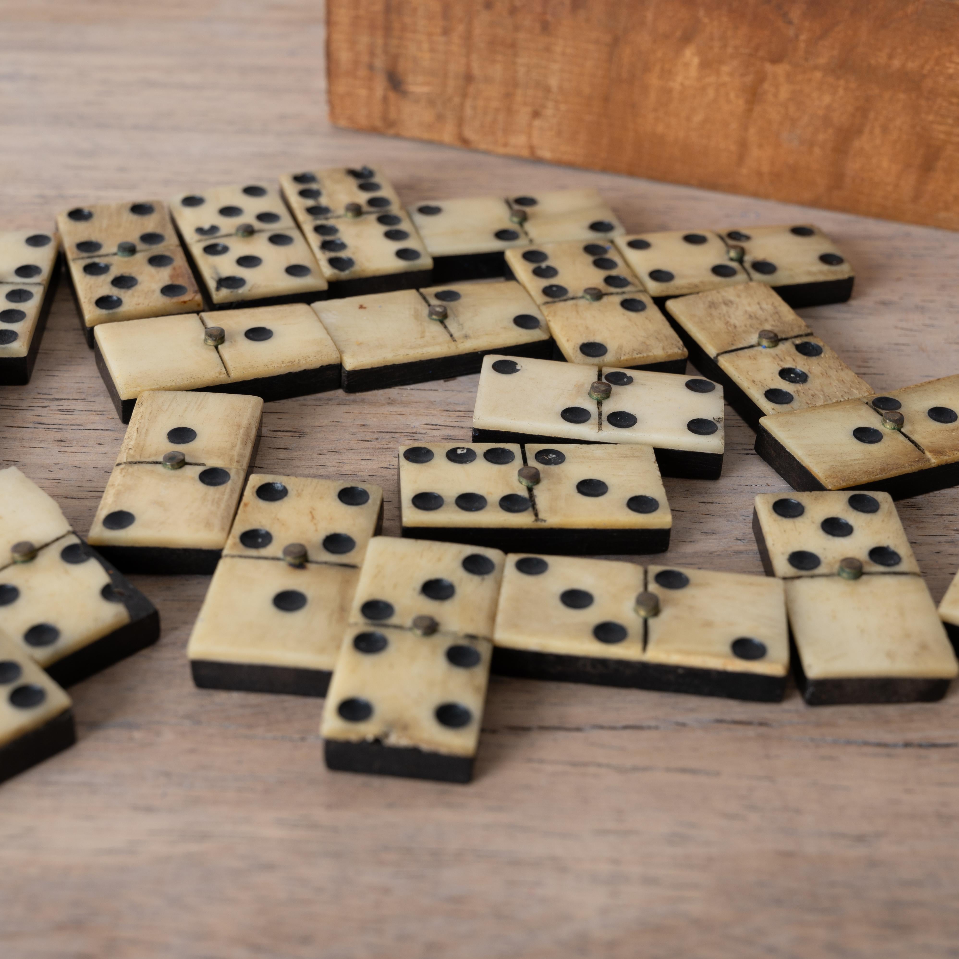 Inglese Domino inglese in osso ed ebano, 1900 ca. in vendita