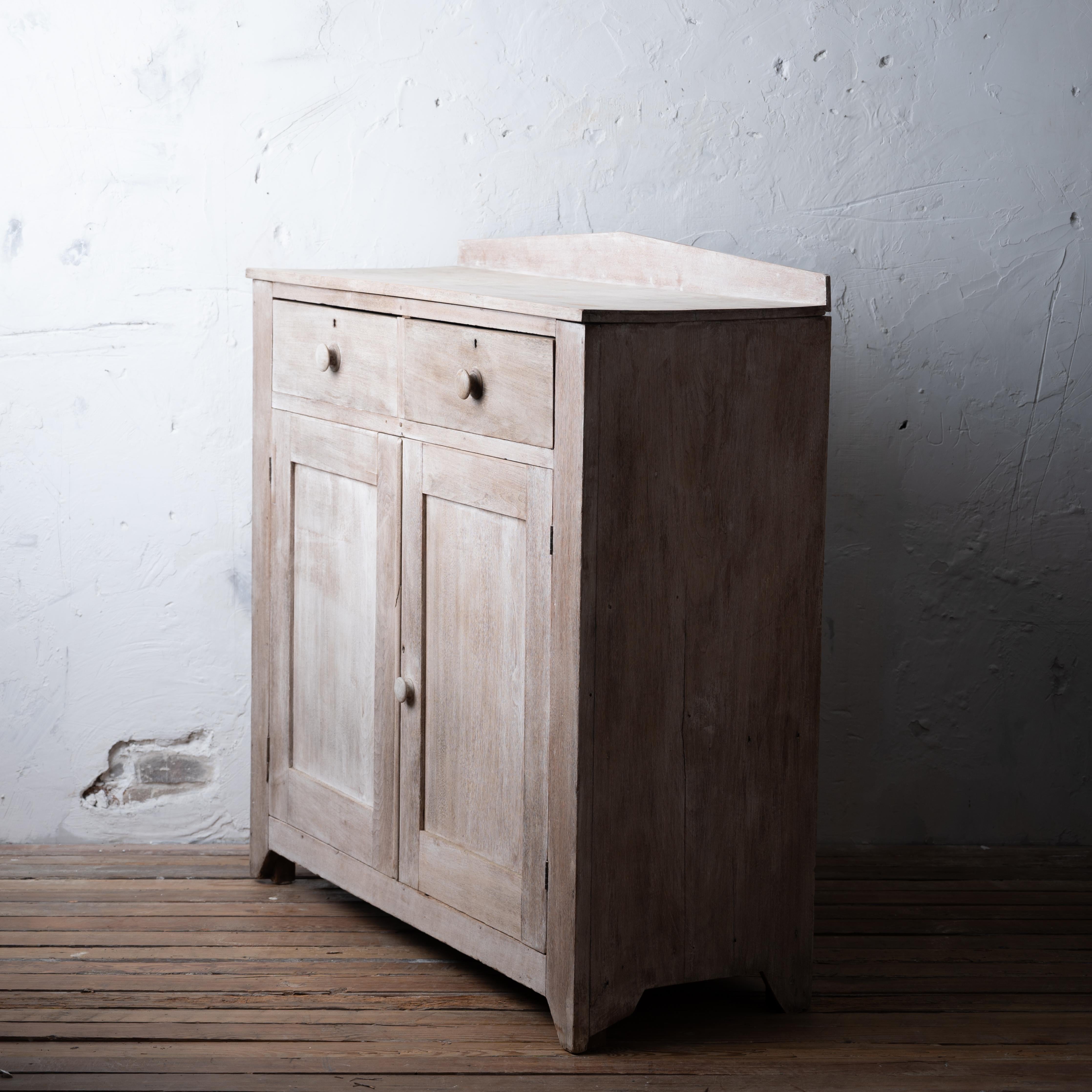 Noyer Armoire à confiture du sud, 19e siècle en vente