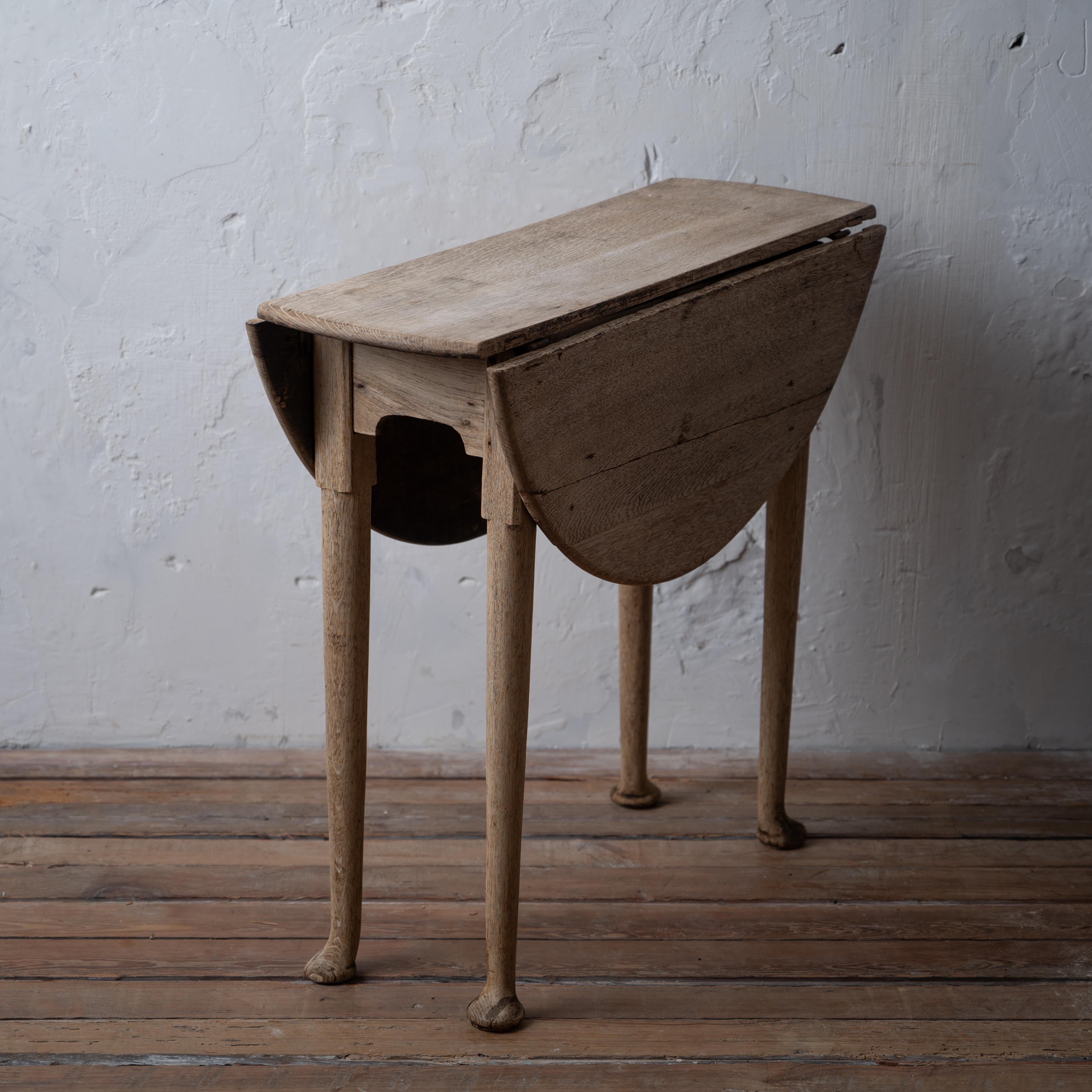 18th Century and Earlier Georgian Bleached Oak Drop Leaf Table For Sale