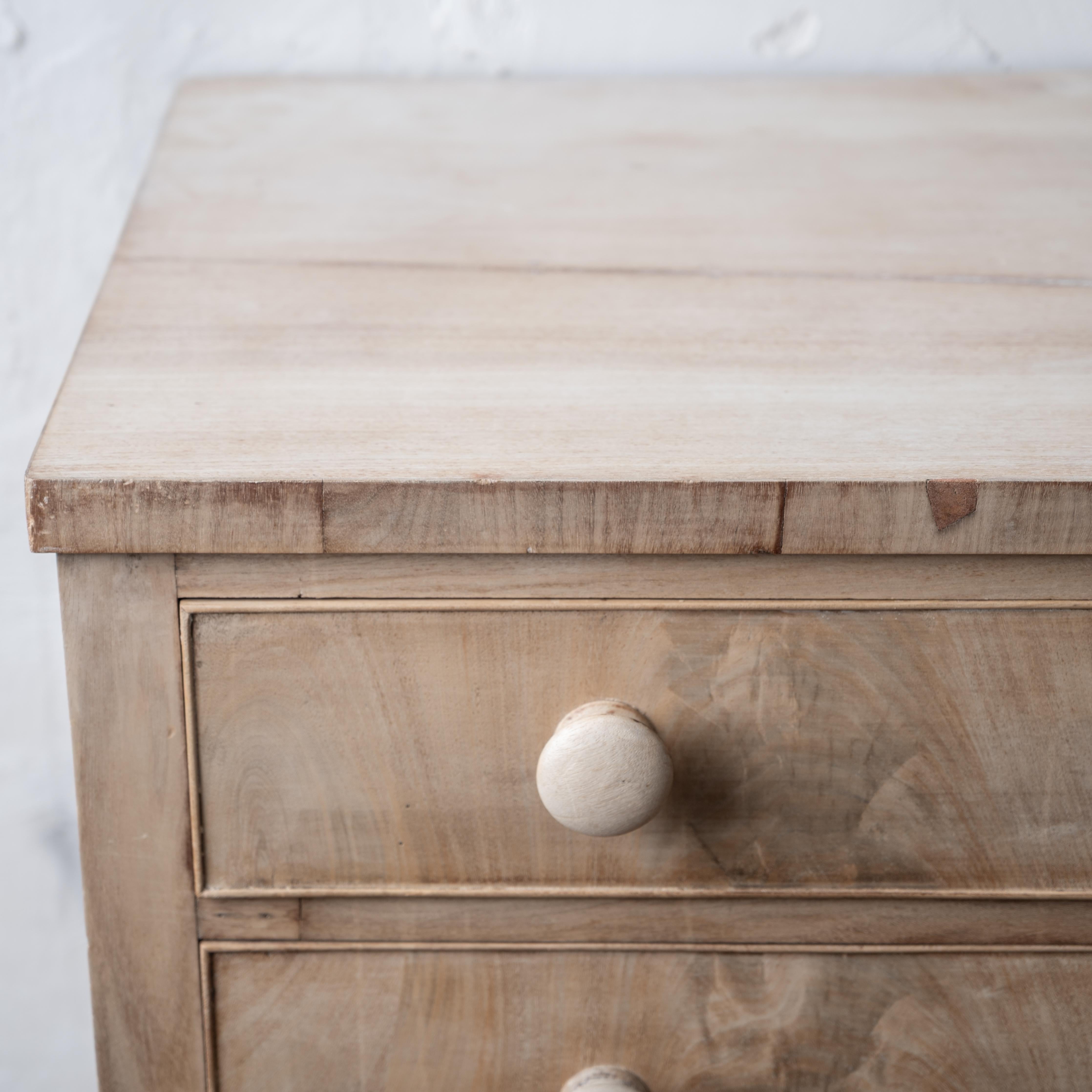 Bleached Sheraton Chest of Drawers, c.1810 For Sale 2