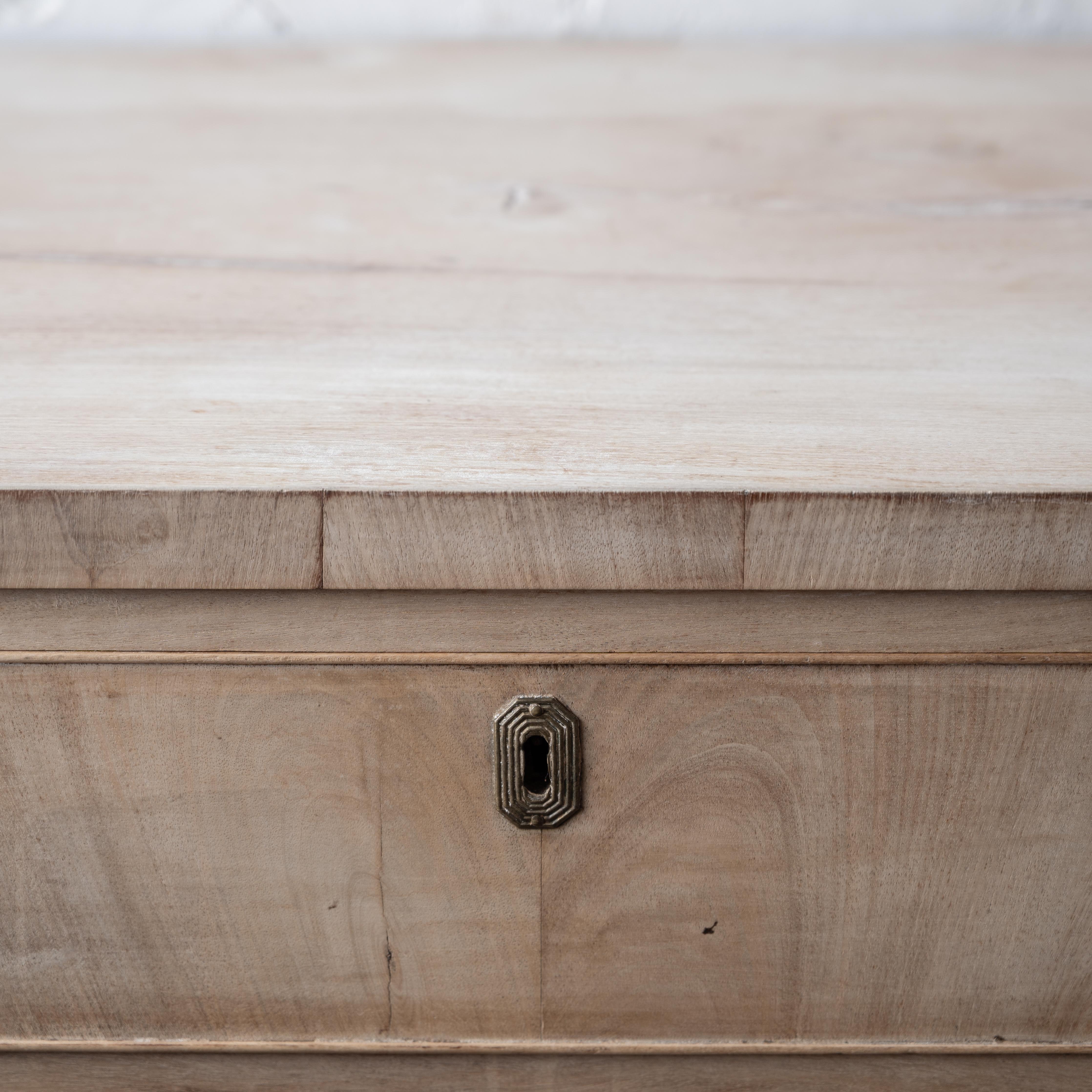Bleached Sheraton Chest of Drawers, c.1810 For Sale 1