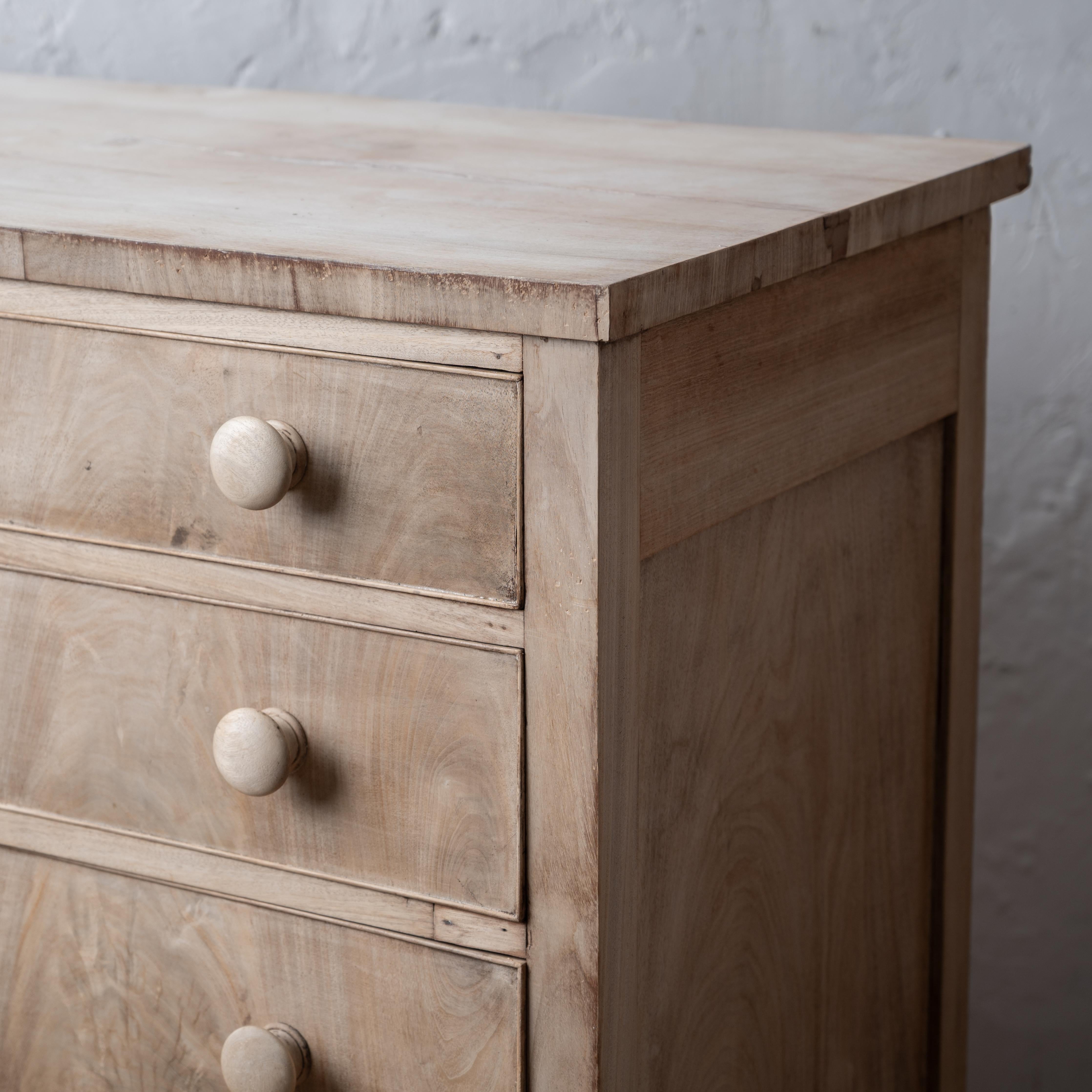 Bleached Sheraton Chest of Drawers, c.1810 For Sale 3