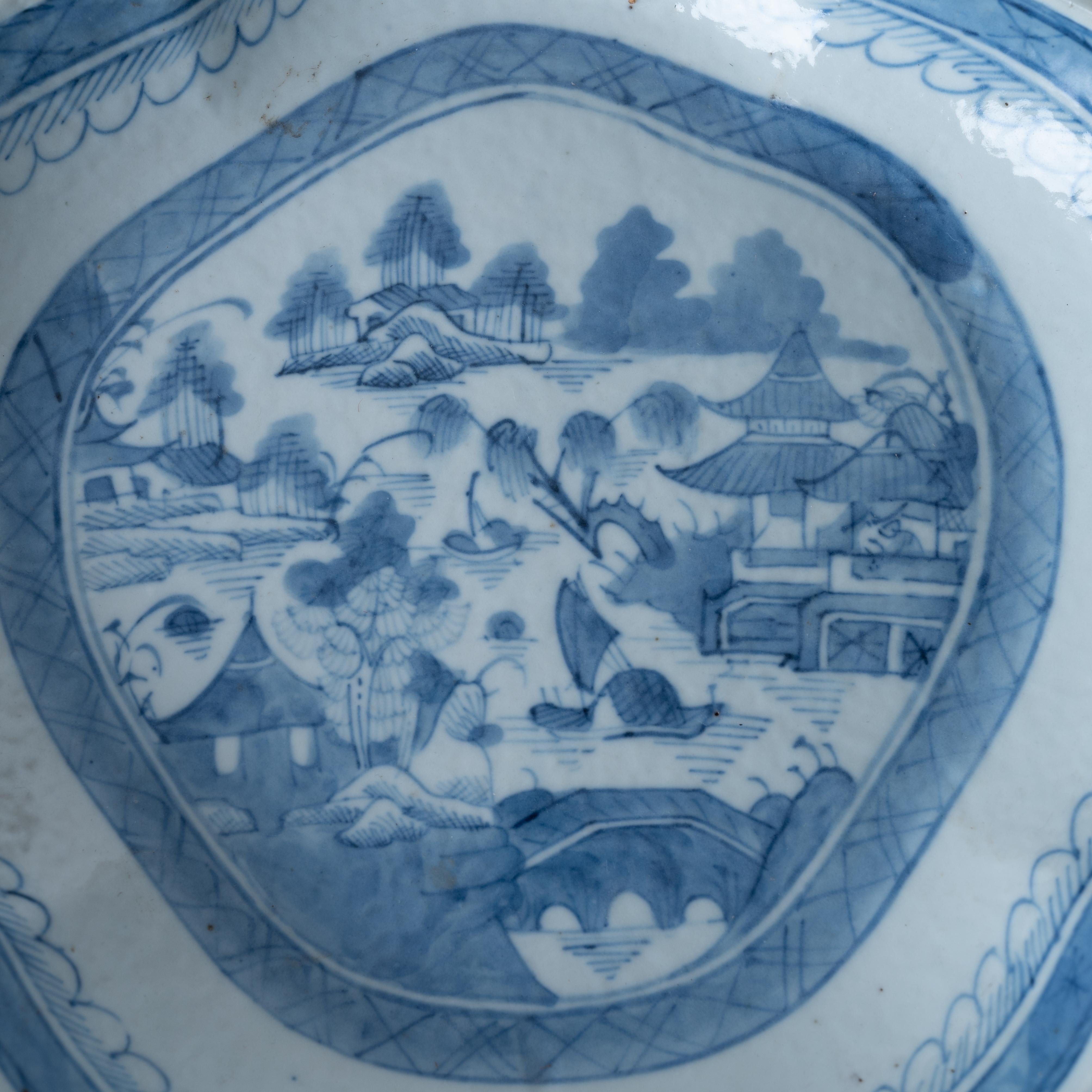 Chinese Blue Canton Shrimp Dish In Good Condition For Sale In Savannah, GA