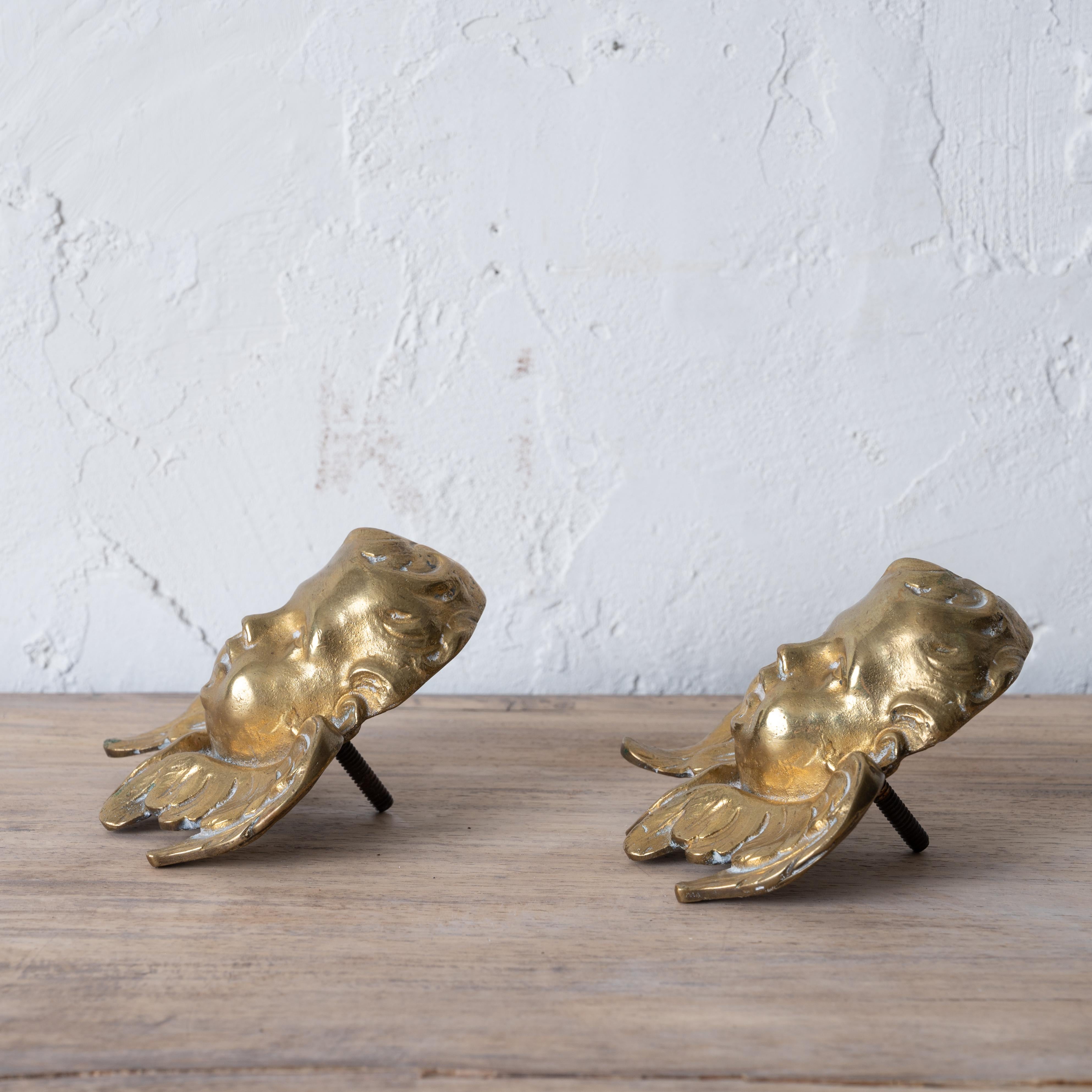 XIXe siècle Paire de montures à tête de chérubin en laiton, 19e siècle en vente