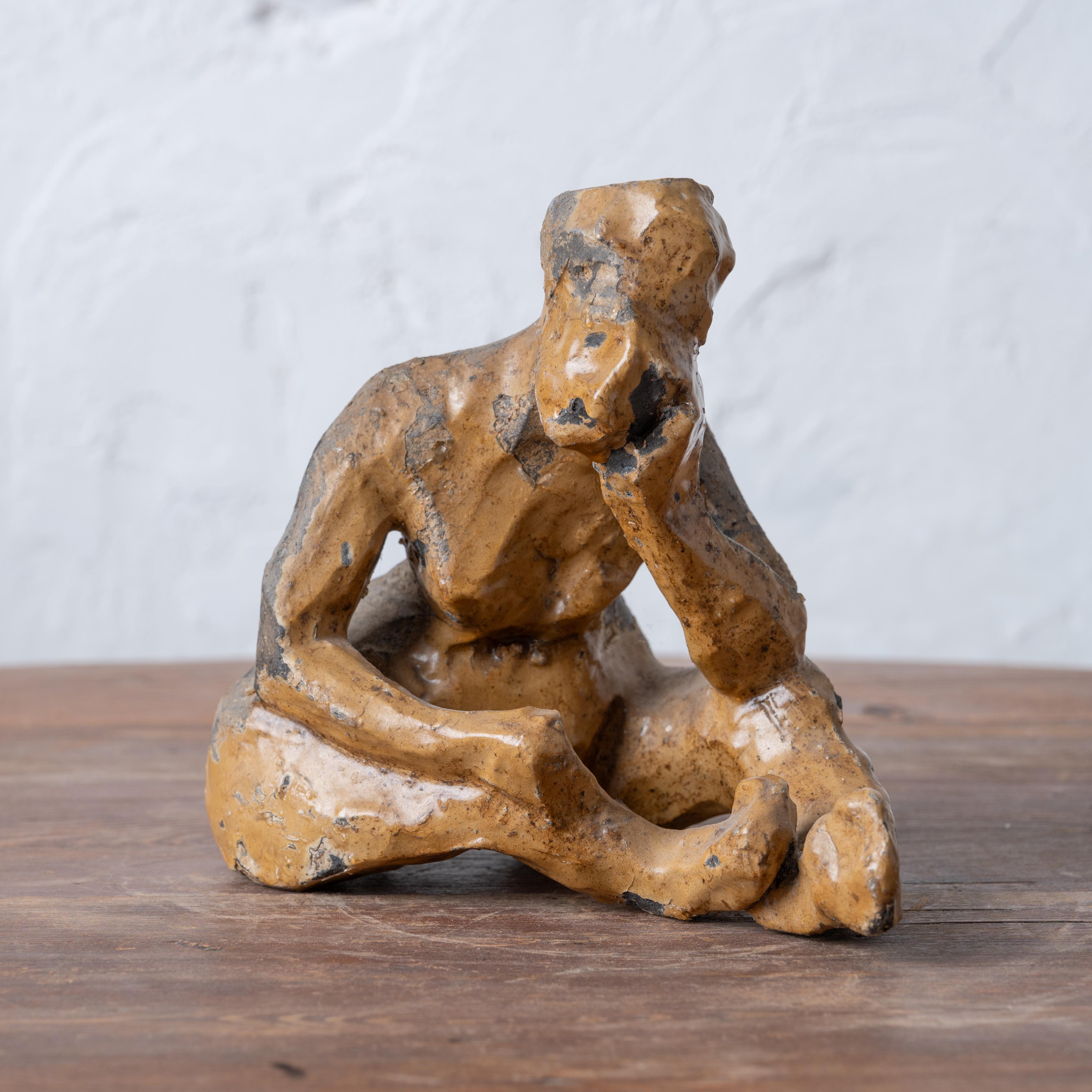 Scultura astratta di nudo figurato in terracotta smaltata gialla francese, inizio XX secolo.



7 x 4 ½ x 5 ½ pollici di altezza



