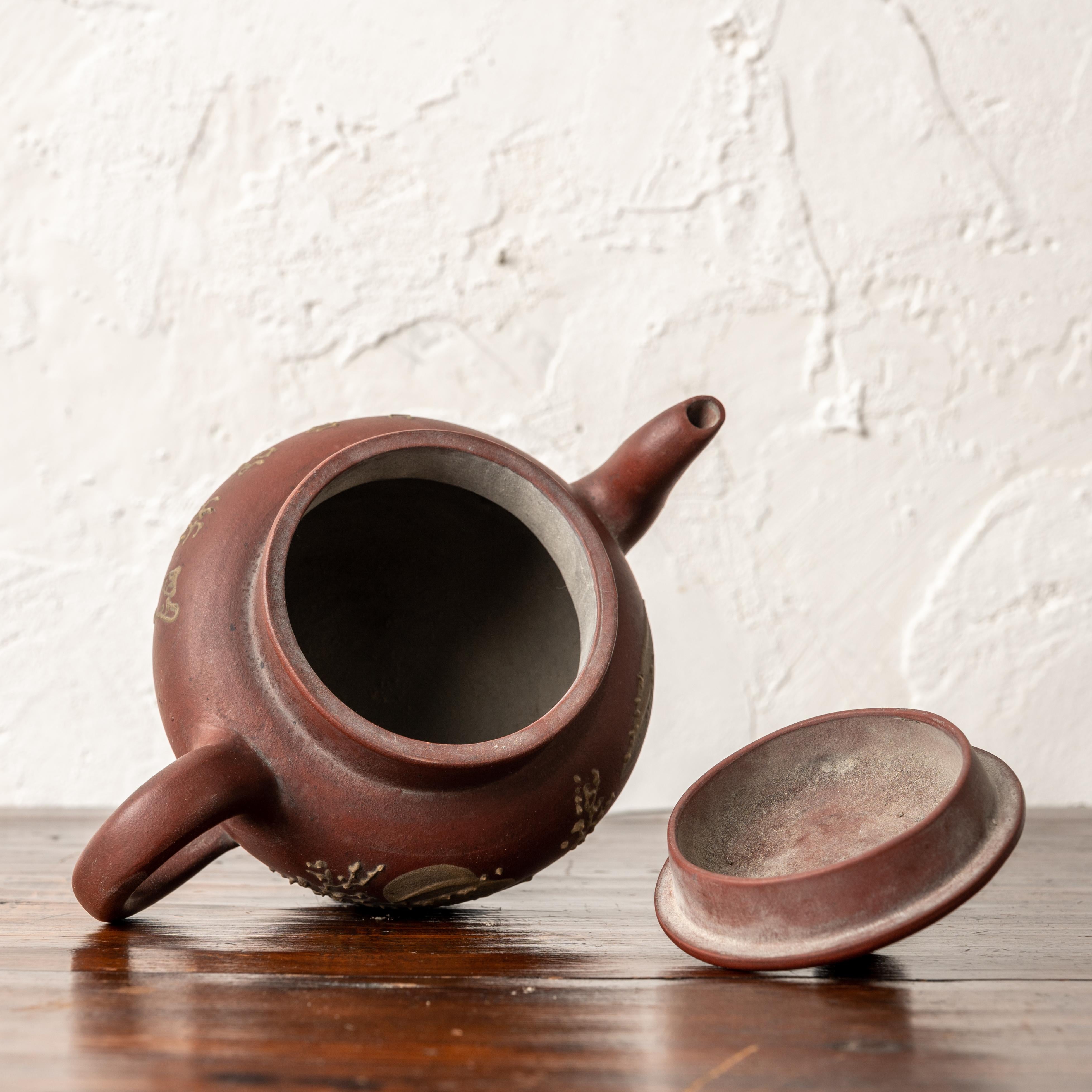 Yixing Teapot, Qing, c.1900 For Sale 1