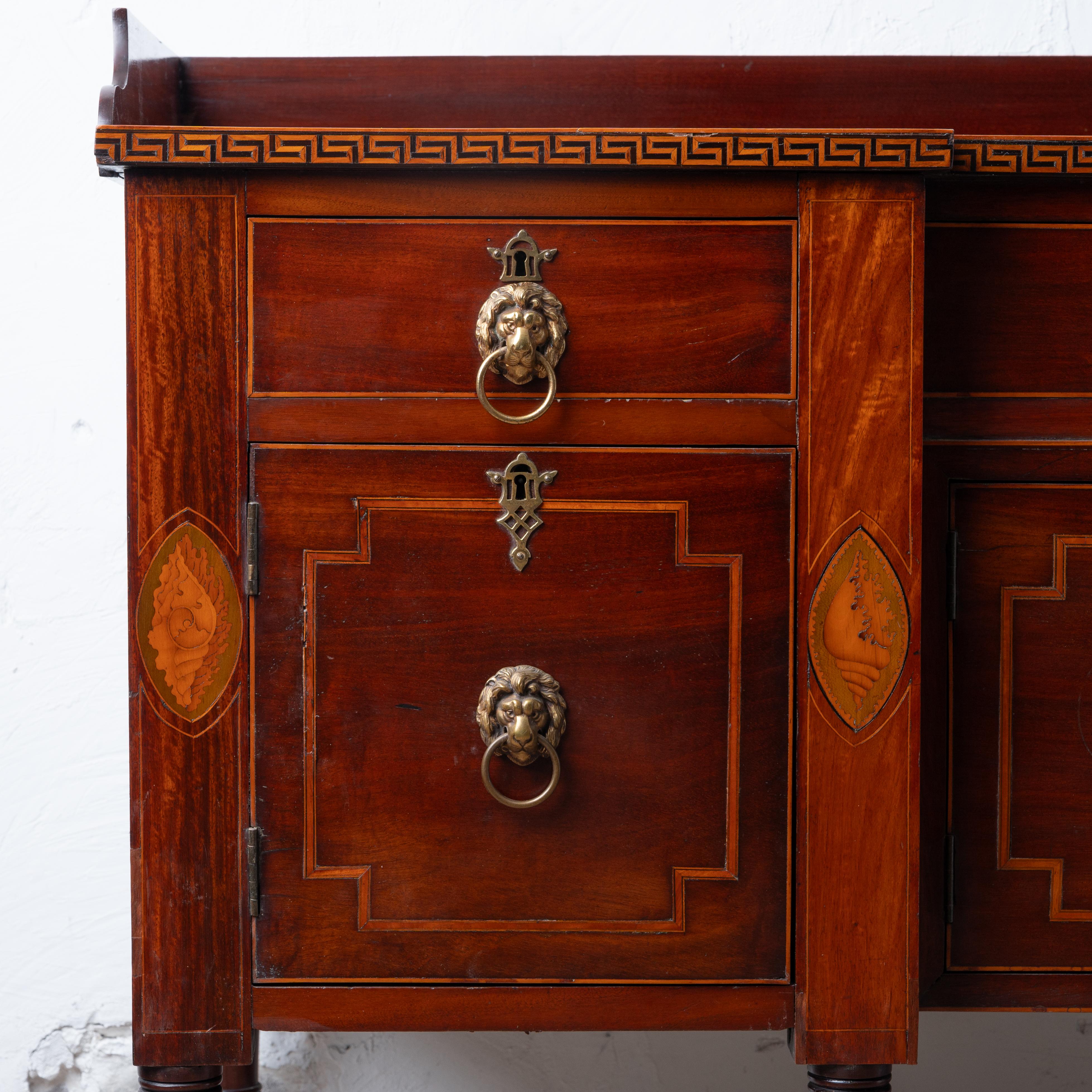 Regency-Anrichte aus Mahagoni mit Intarsien, um 1820 im Angebot 2