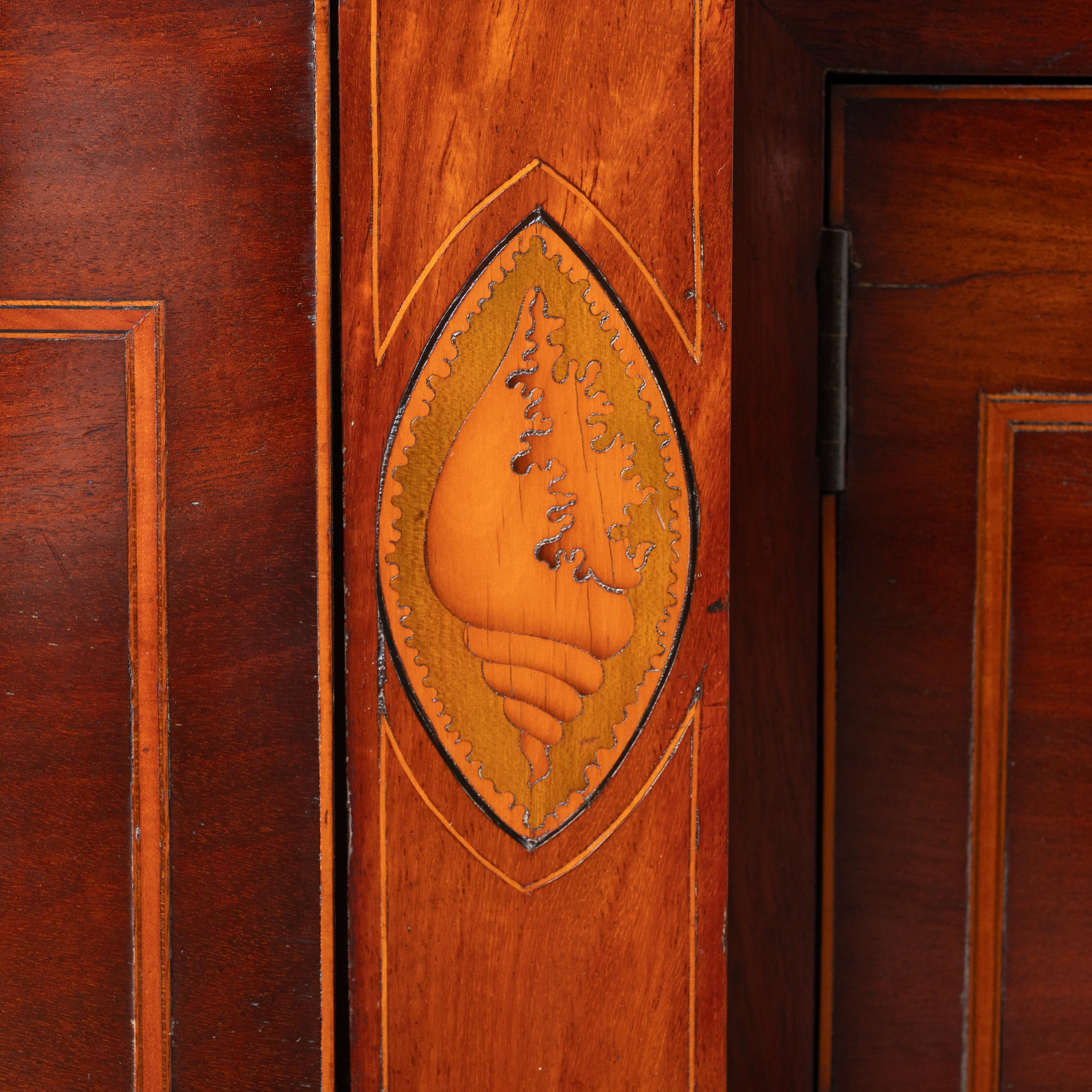 Regency-Anrichte aus Mahagoni mit Intarsien, um 1820 im Angebot 3