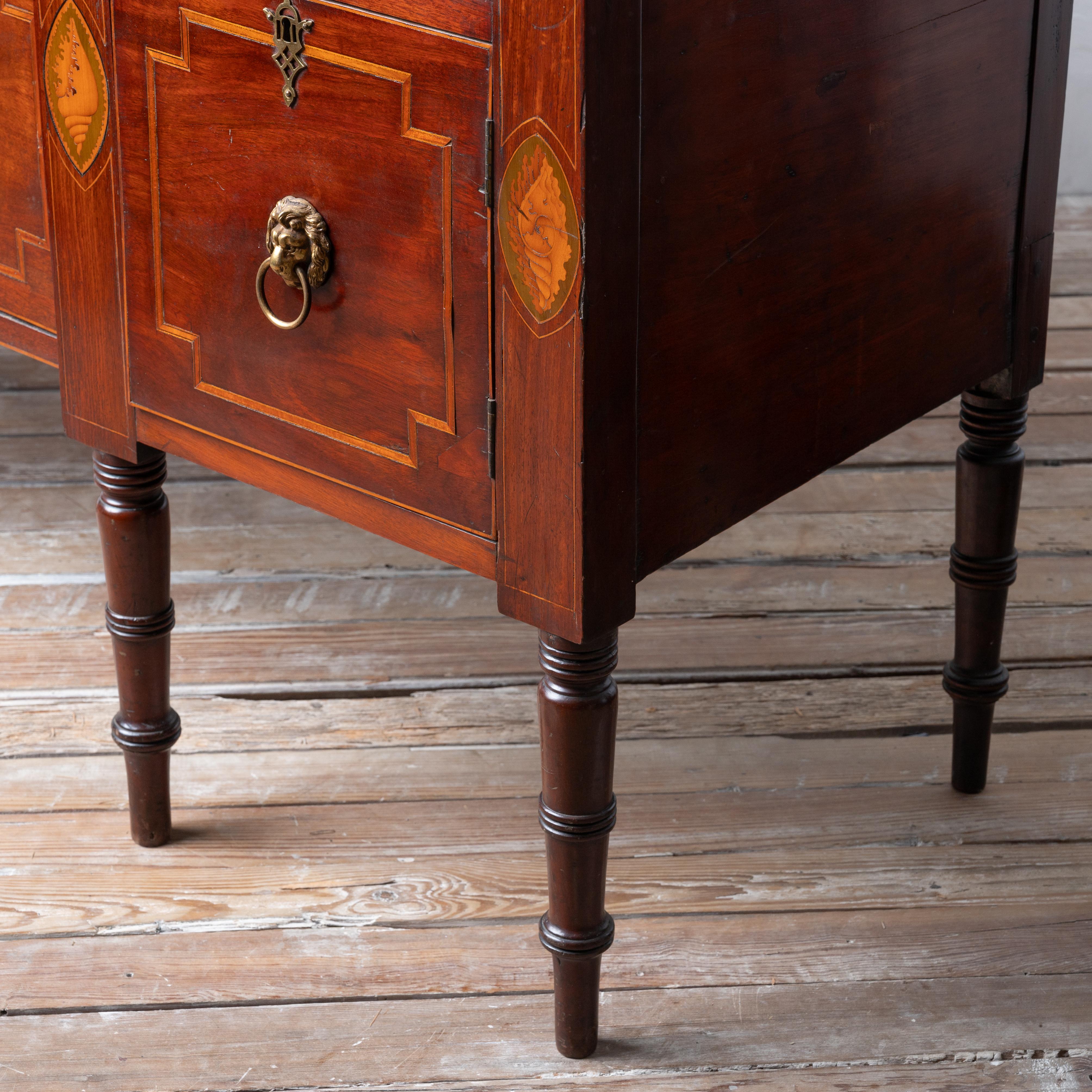 Regency-Anrichte aus Mahagoni mit Intarsien, um 1820 im Angebot 6