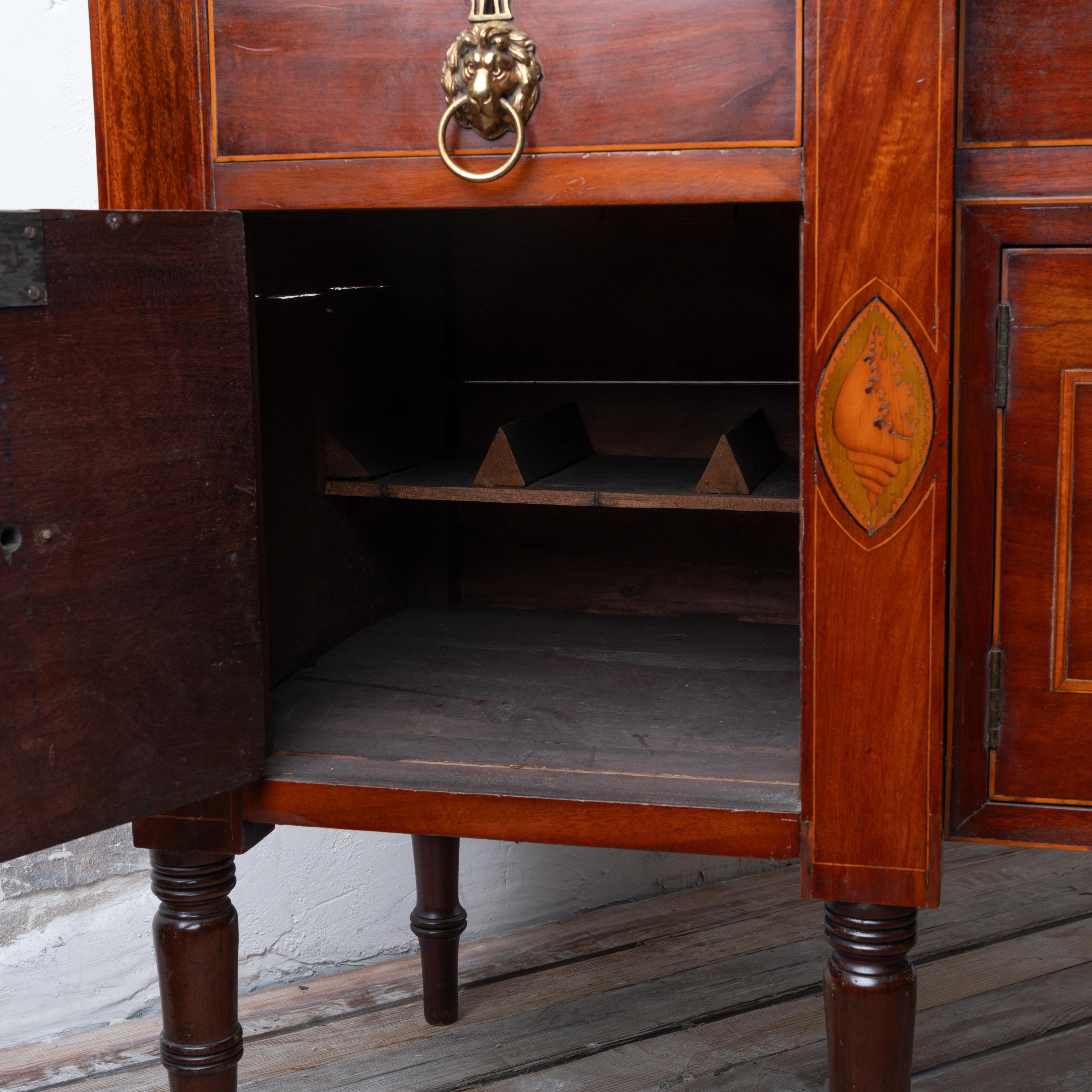 Regency-Anrichte aus Mahagoni mit Intarsien, um 1820 im Angebot 9