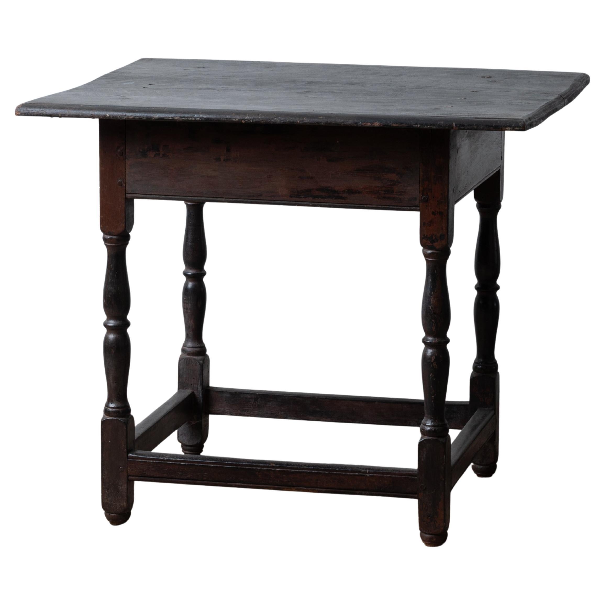 Walnut Tavern Table, 18th Century, South Carolina Estate For Sale