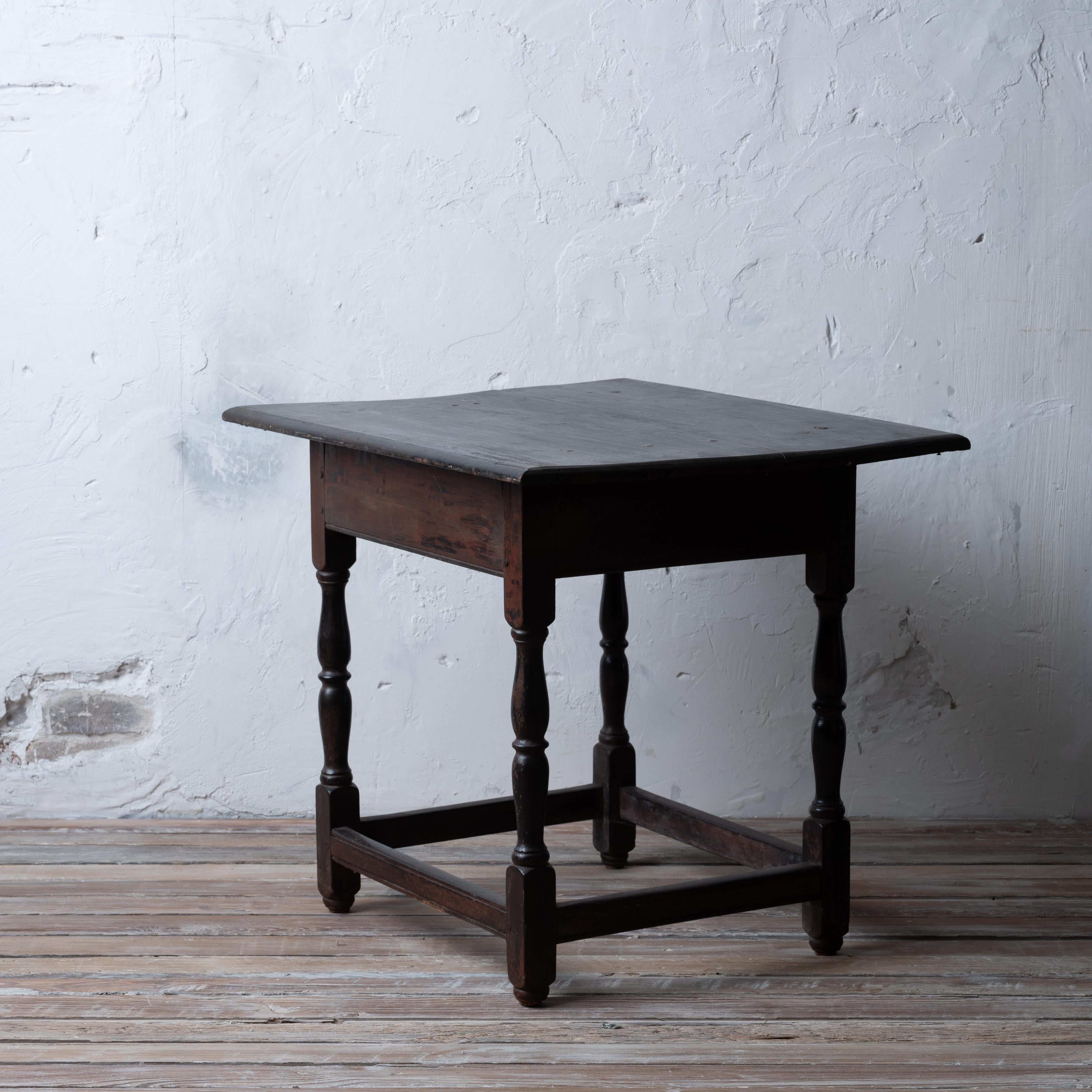 American Colonial Walnut Tavern Table, 18th Century, South Carolina Estate For Sale