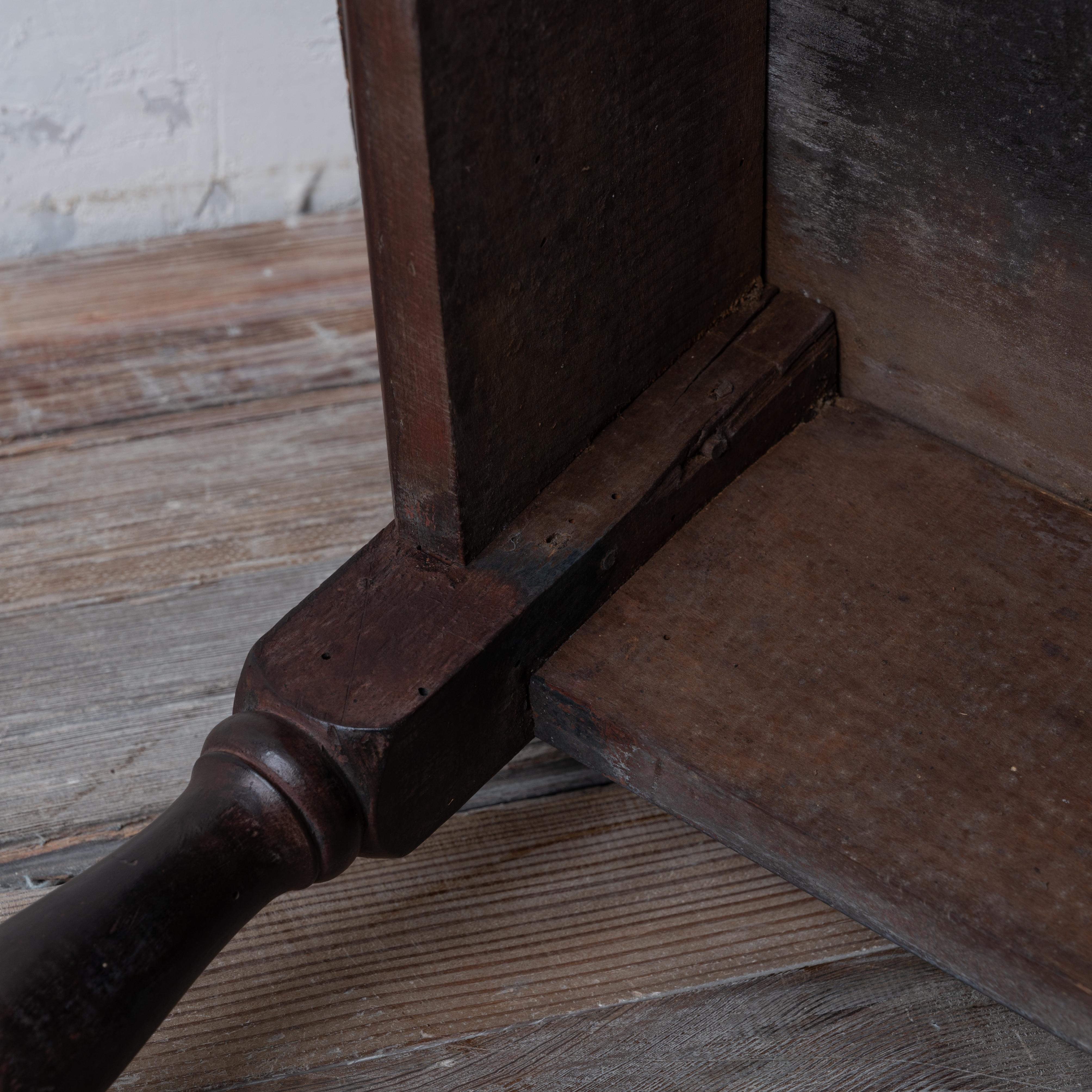 Walnut Tavern Table, 18th Century, South Carolina Estate For Sale 6