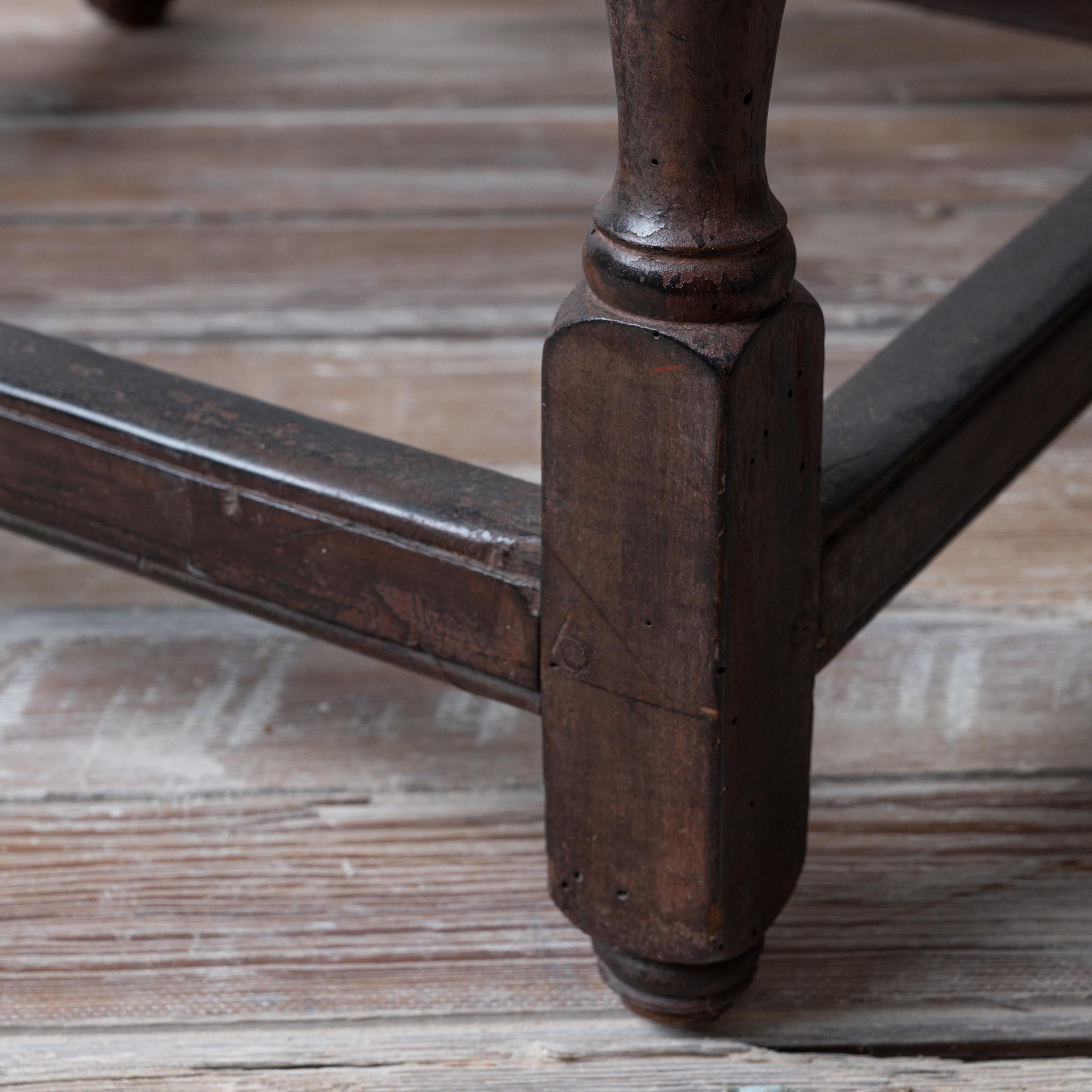 Walnut Tavern Table, 18th Century, South Carolina Estate For Sale 1