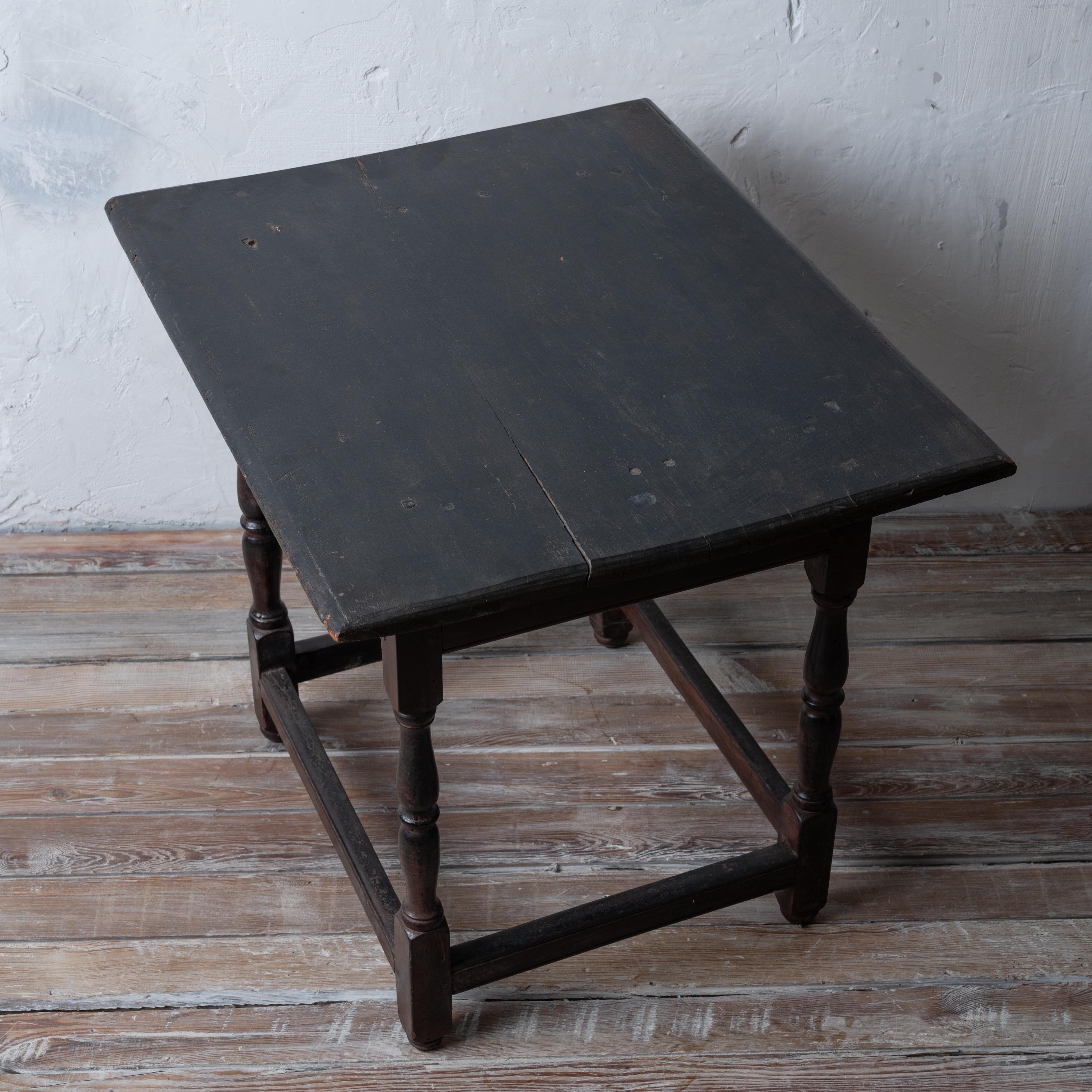 Walnut Tavern Table, 18th Century, South Carolina Estate For Sale 2