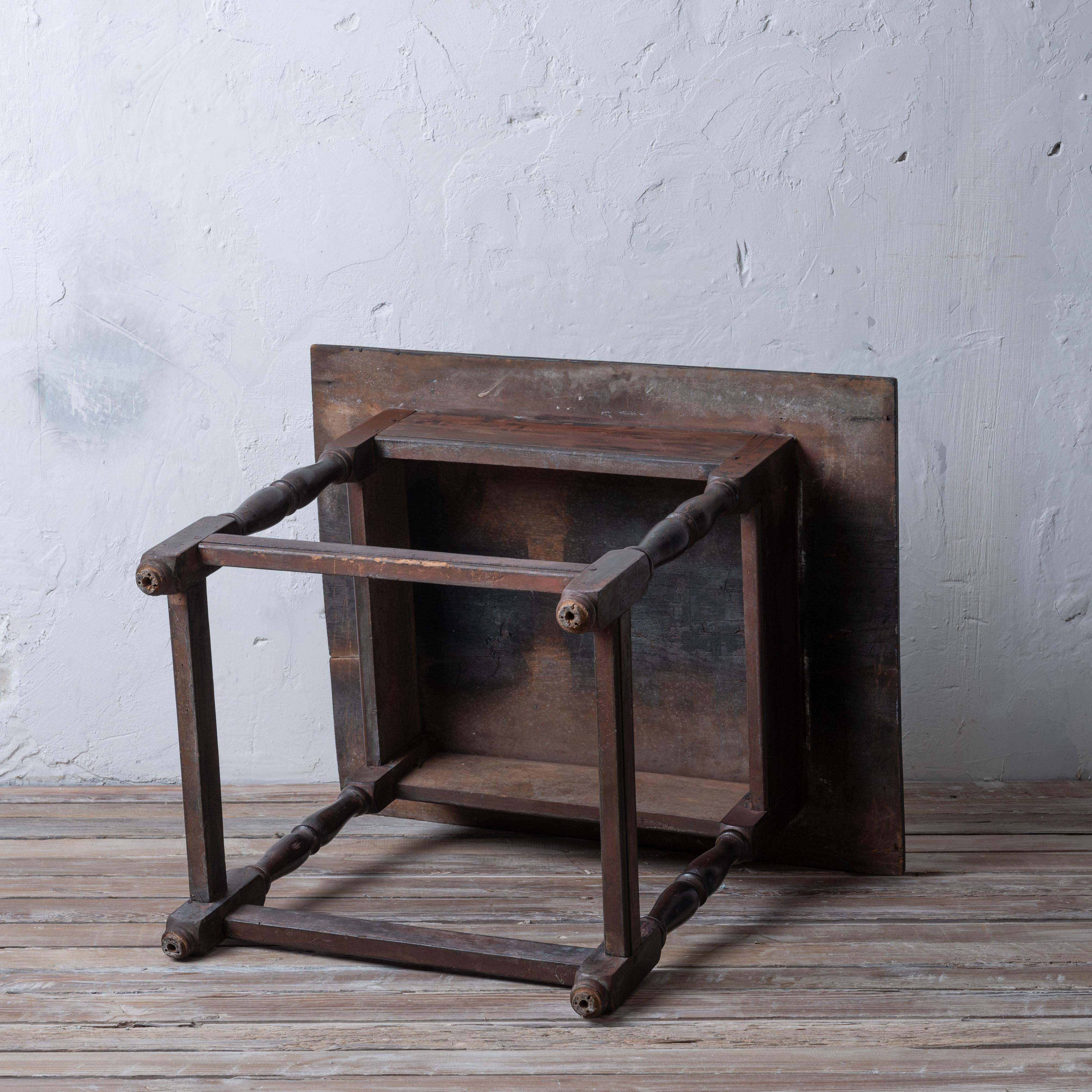 Walnut Tavern Table, 18th Century, South Carolina Estate For Sale 5