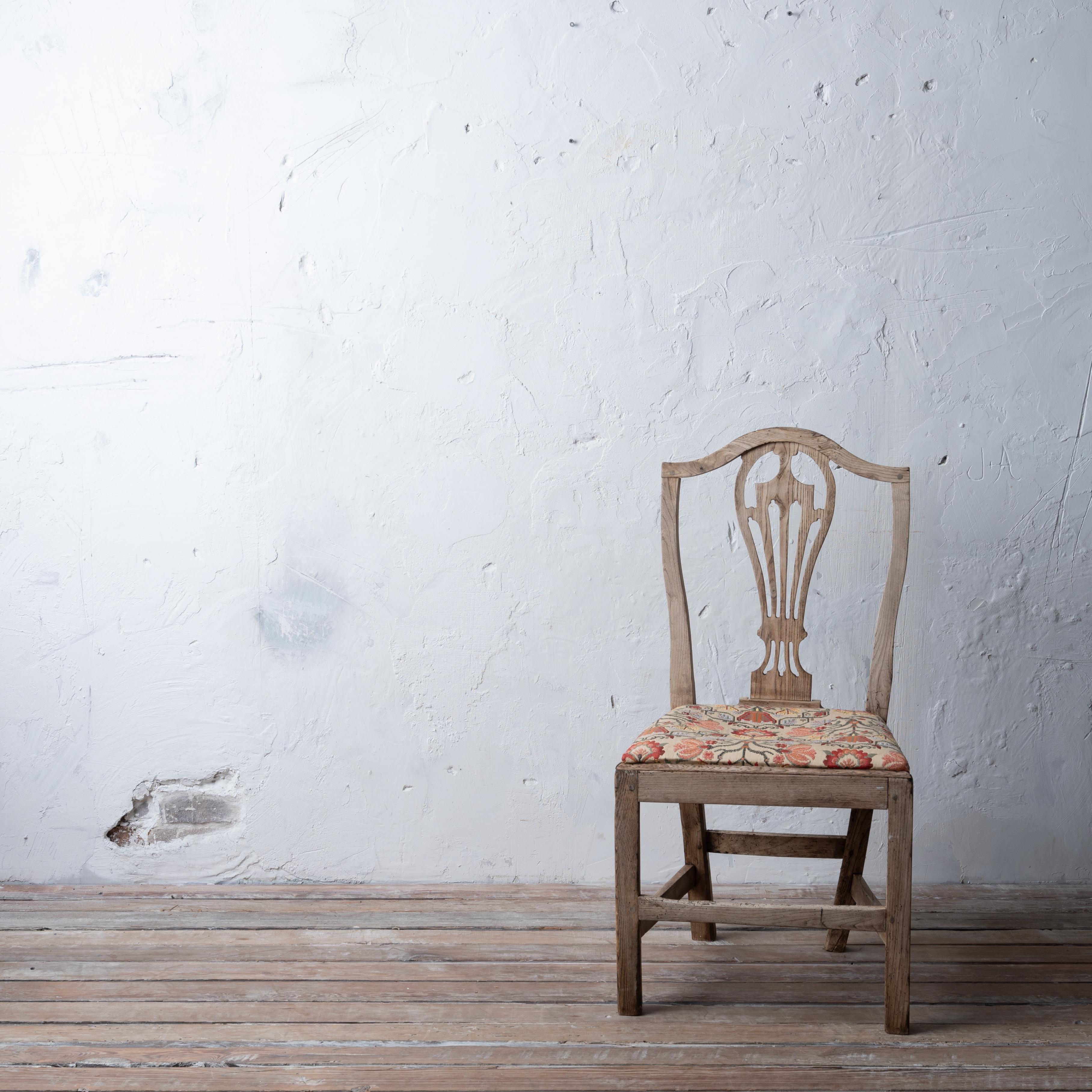 Gebleichter Chippendale-Stuhl im Landhausstil im Angebot 6