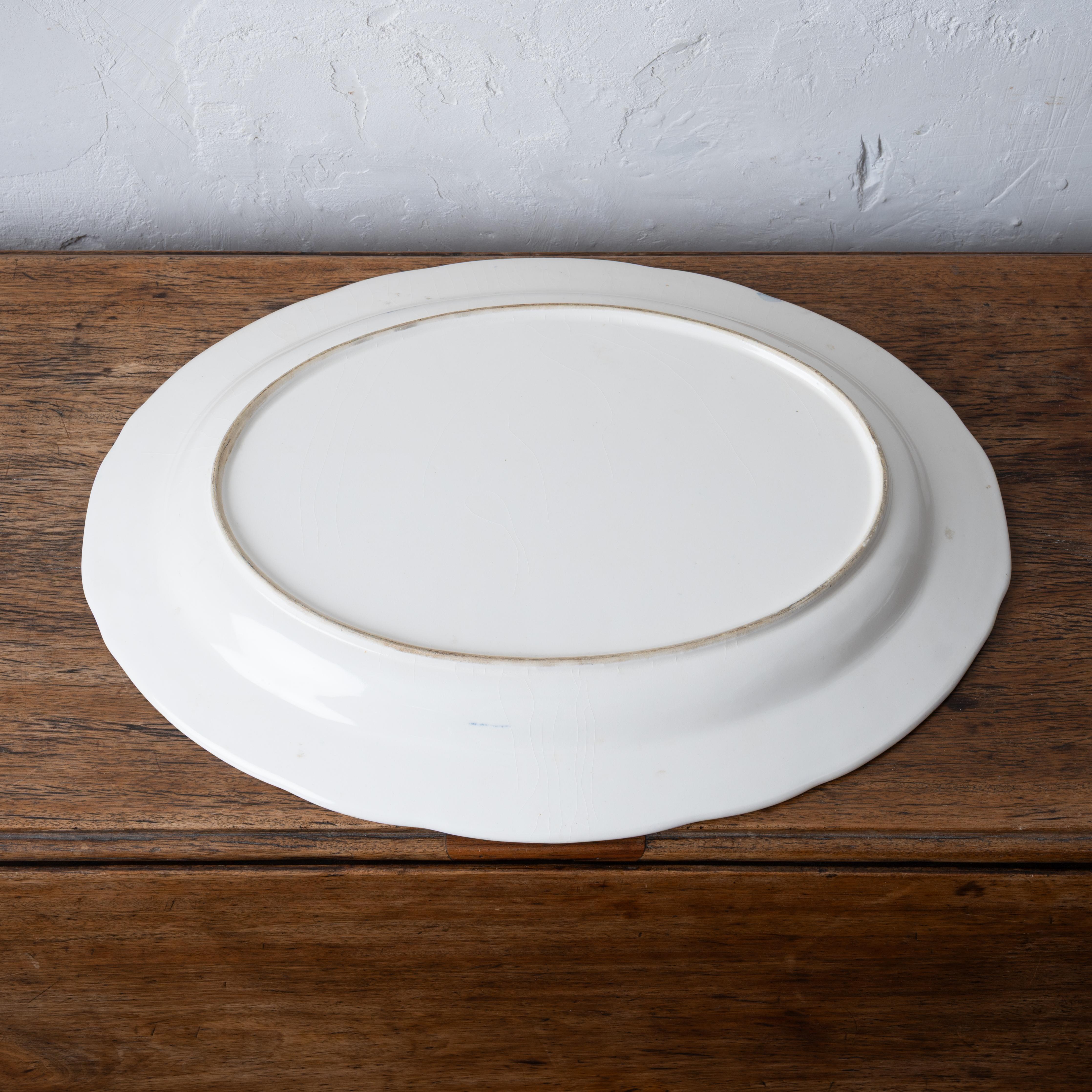 Plat ovale à décor d'oiseaux en porcelaine de transfert japonaise bleue et blanche en vente 1