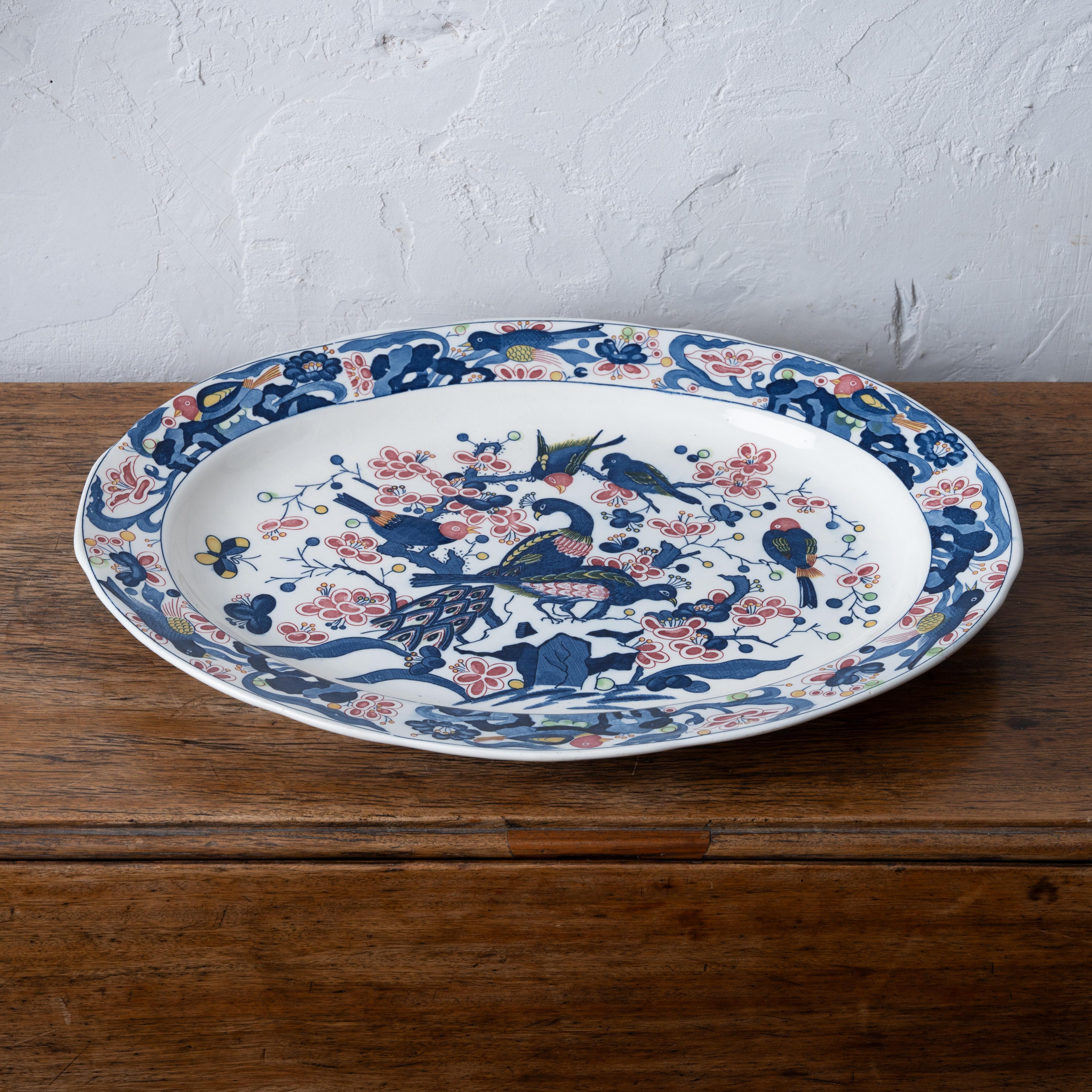 Plat ovale à décor d'oiseaux en porcelaine de transfert japonaise bleue et blanche Bon état - En vente à Savannah, GA