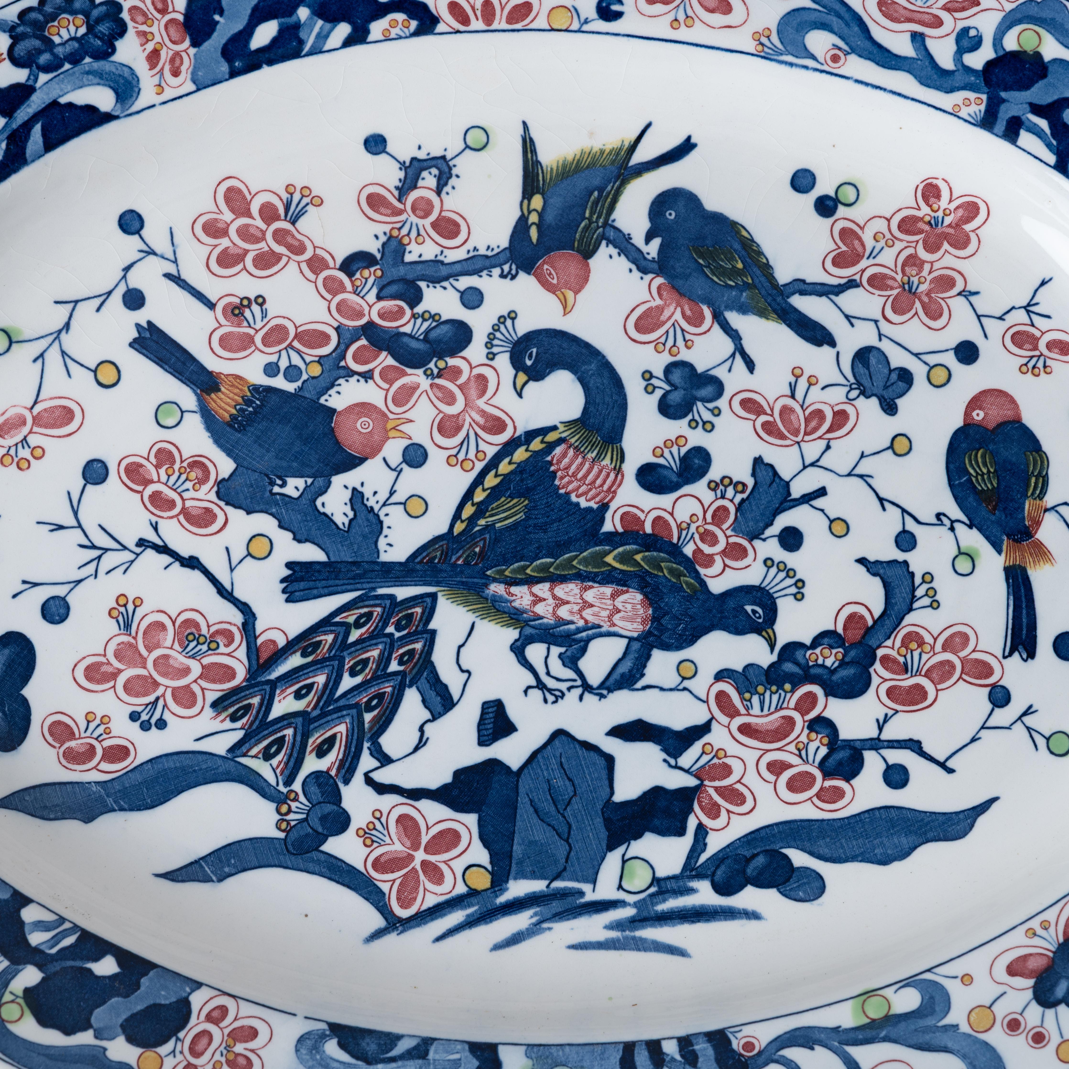 20ième siècle Plat ovale à décor d'oiseaux en porcelaine de transfert japonaise bleue et blanche en vente