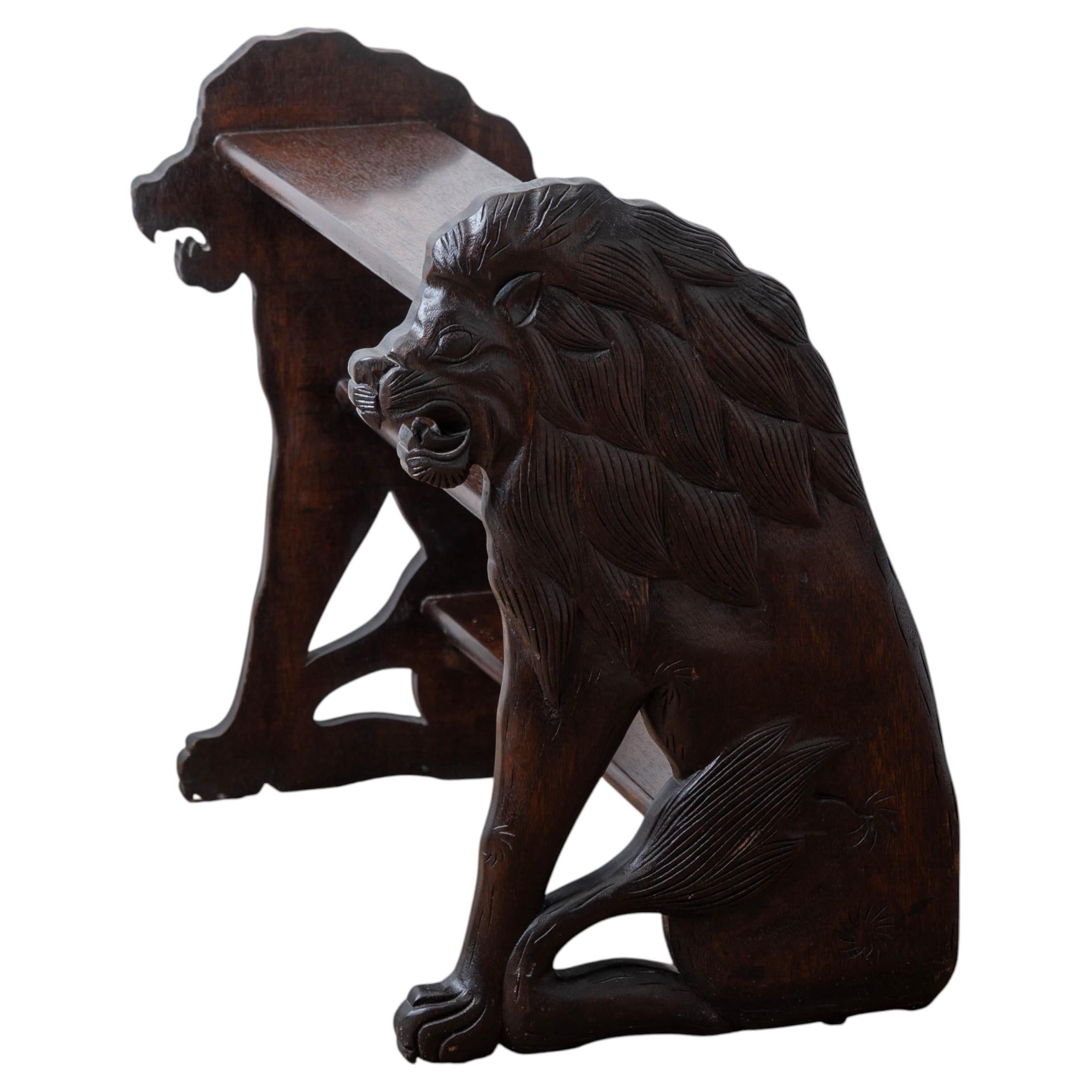 Escalier de bibliothèque victorien orné de lions sculptés, XIXe siècle