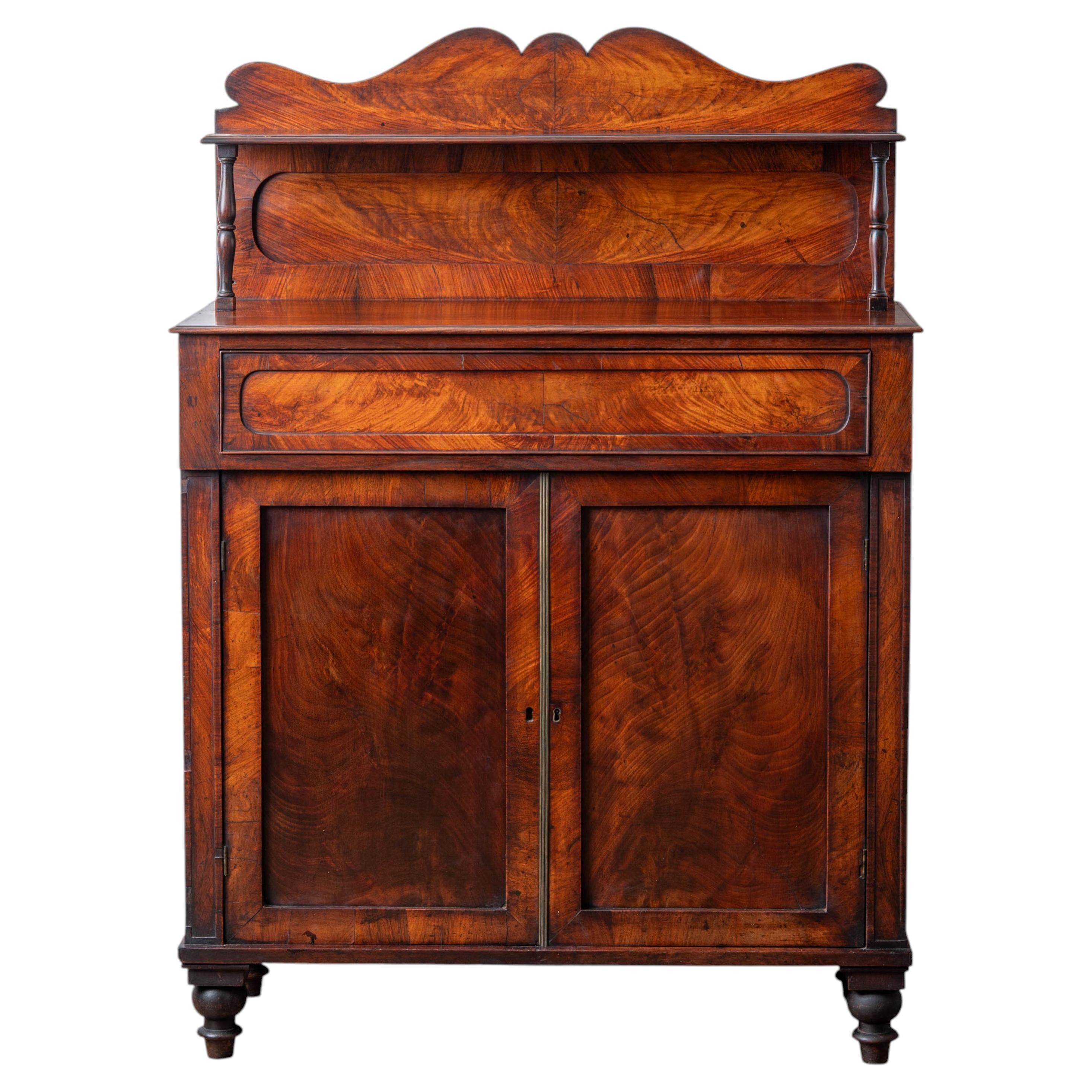 Englische Chiffonier aus Mahagoni, 19. Jahrhundert