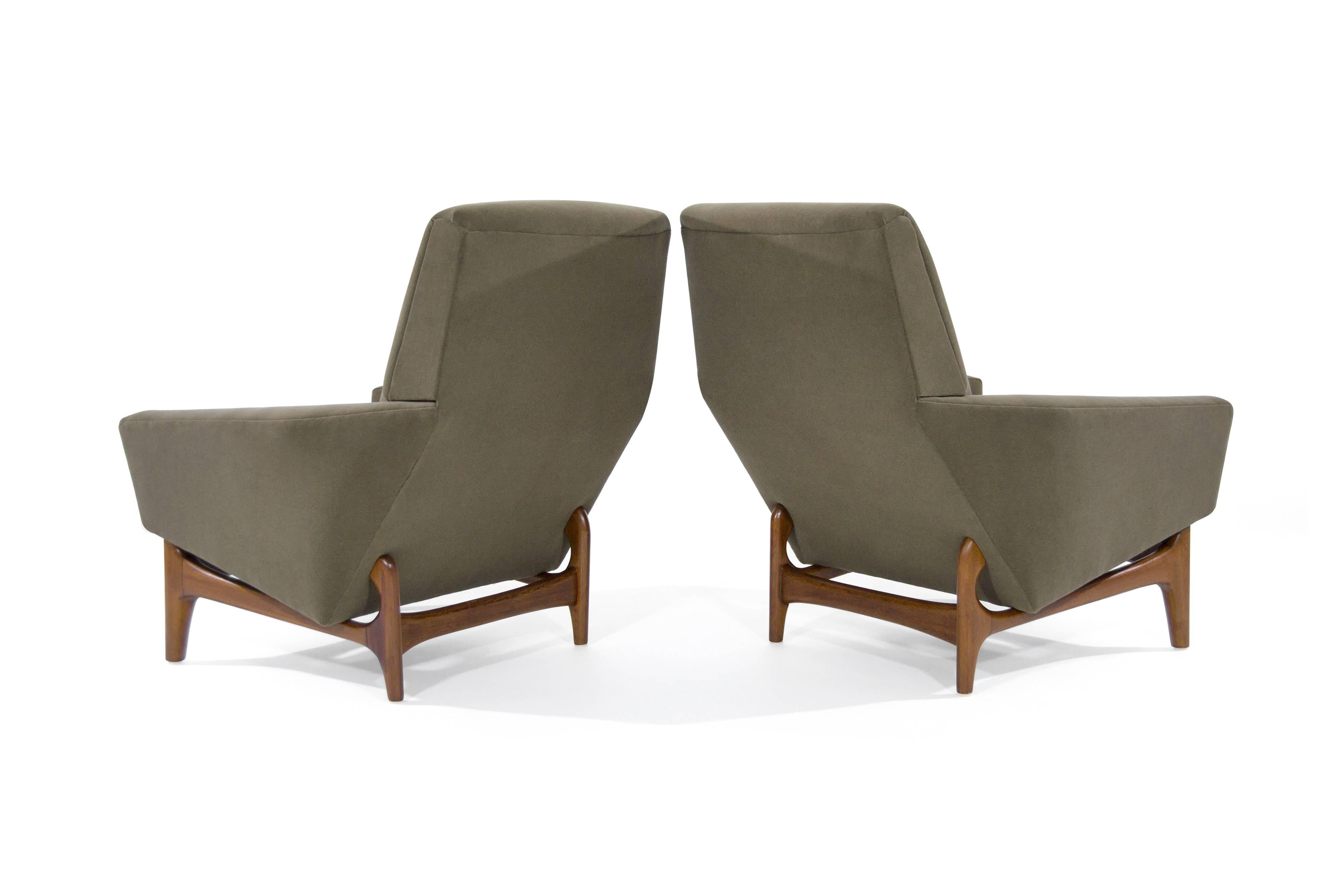 Scandinavian Modern Lounge Chairs on Sculptural Teak Bases In Excellent Condition In Westport, CT