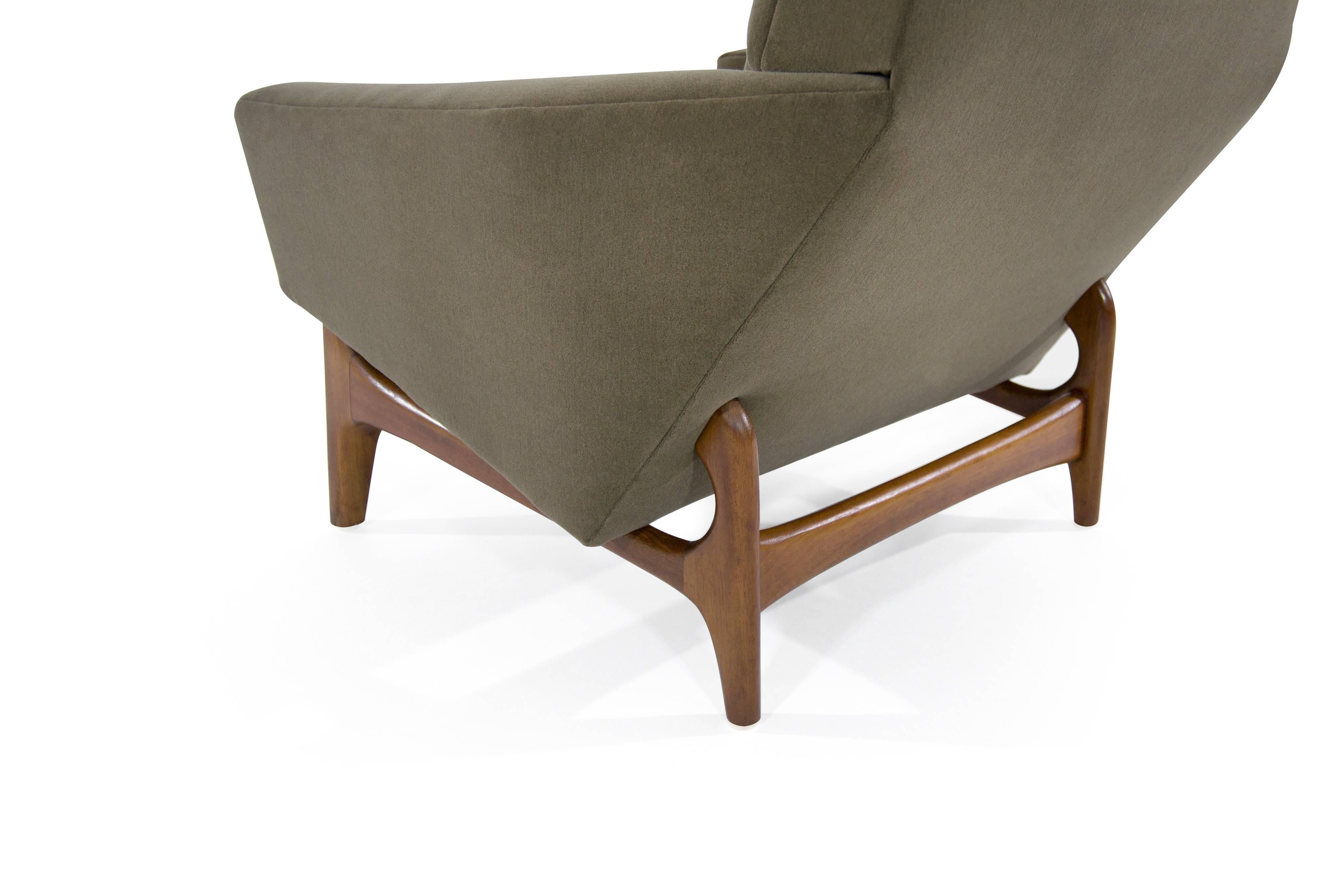 20th Century Scandinavian Modern Lounge Chairs on Sculptural Teak Bases