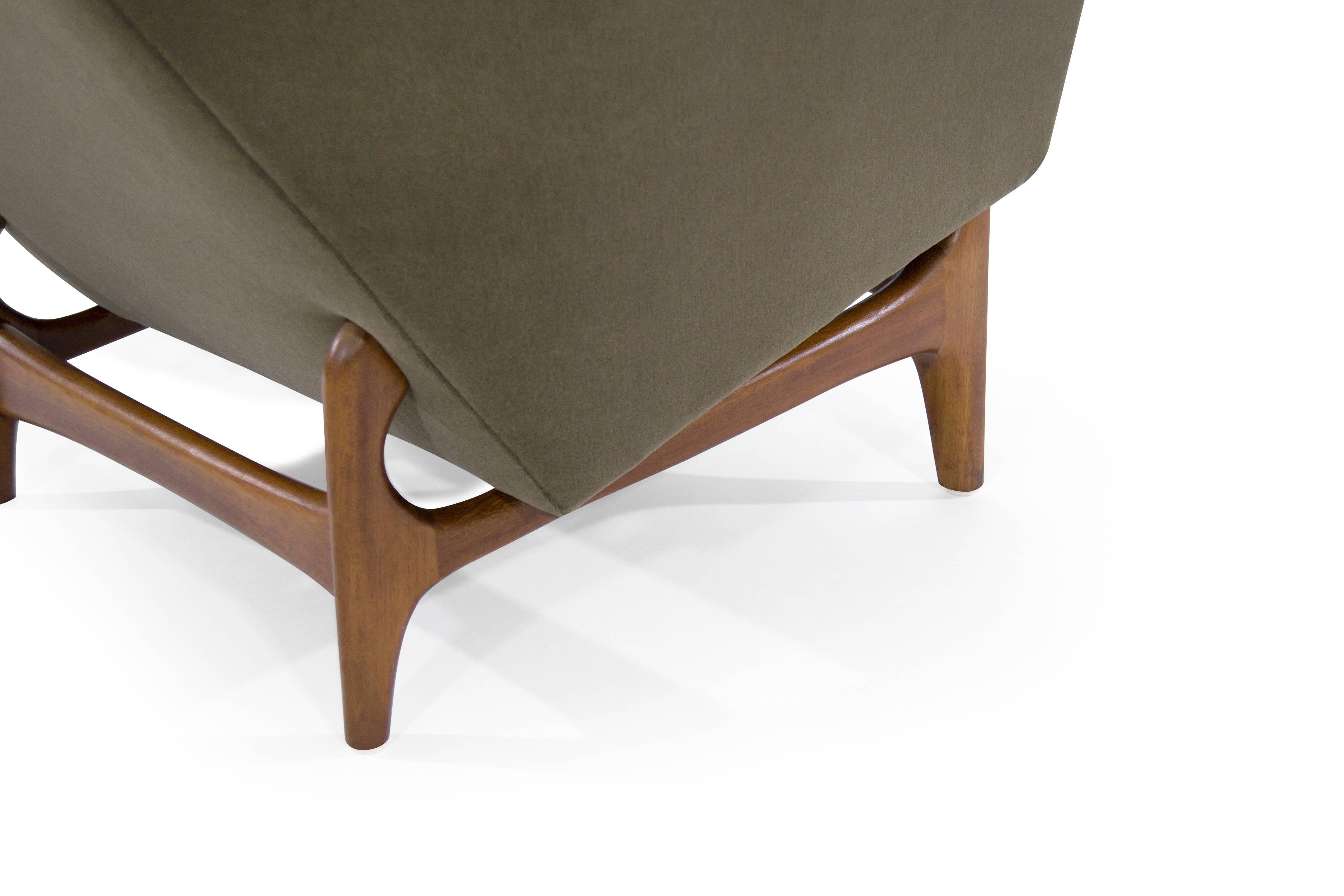 Scandinavian Modern Lounge Chairs on Sculptural Teak Bases 2