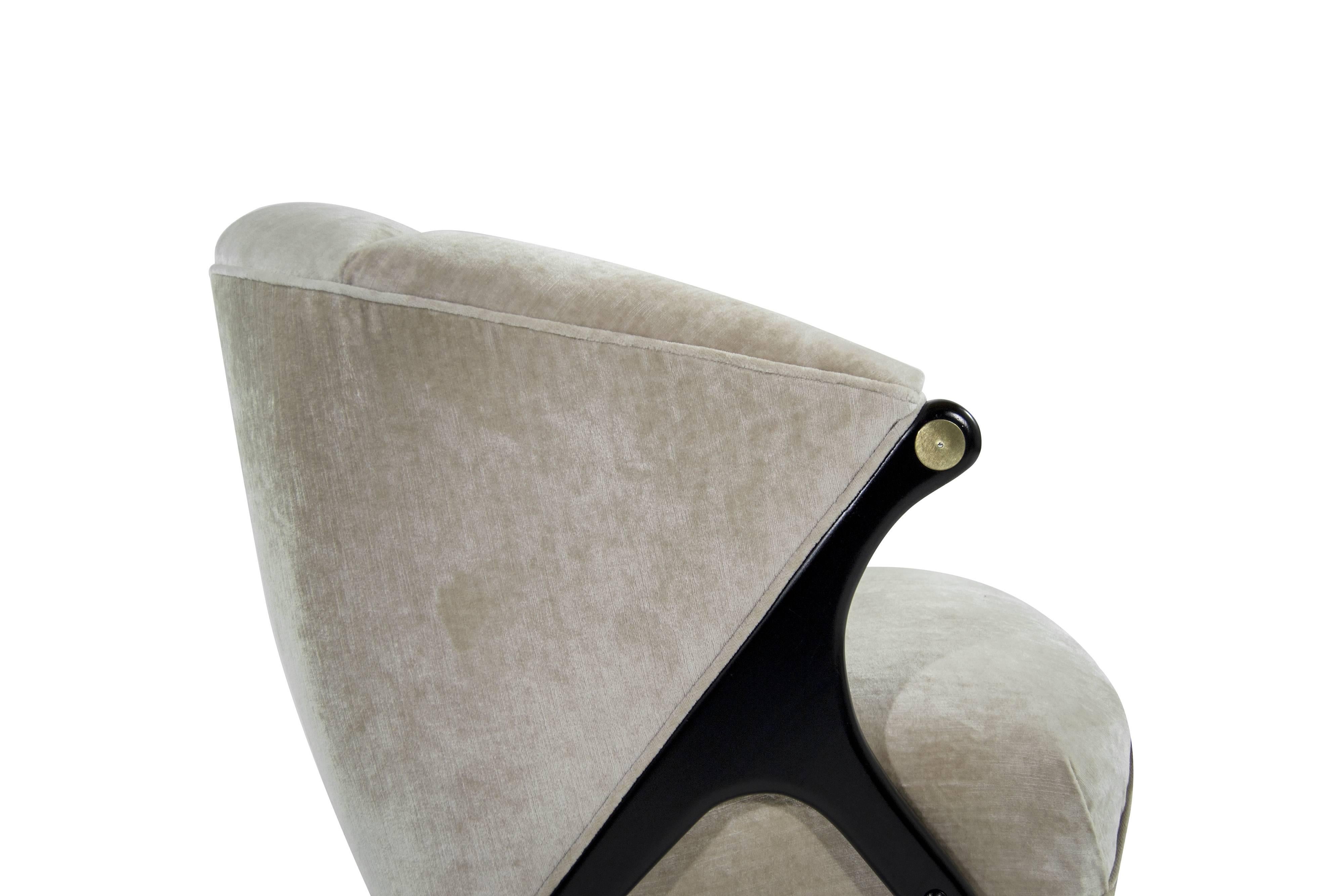 20th Century Modernist Karpen Lounge Chairs in Beige Chenille