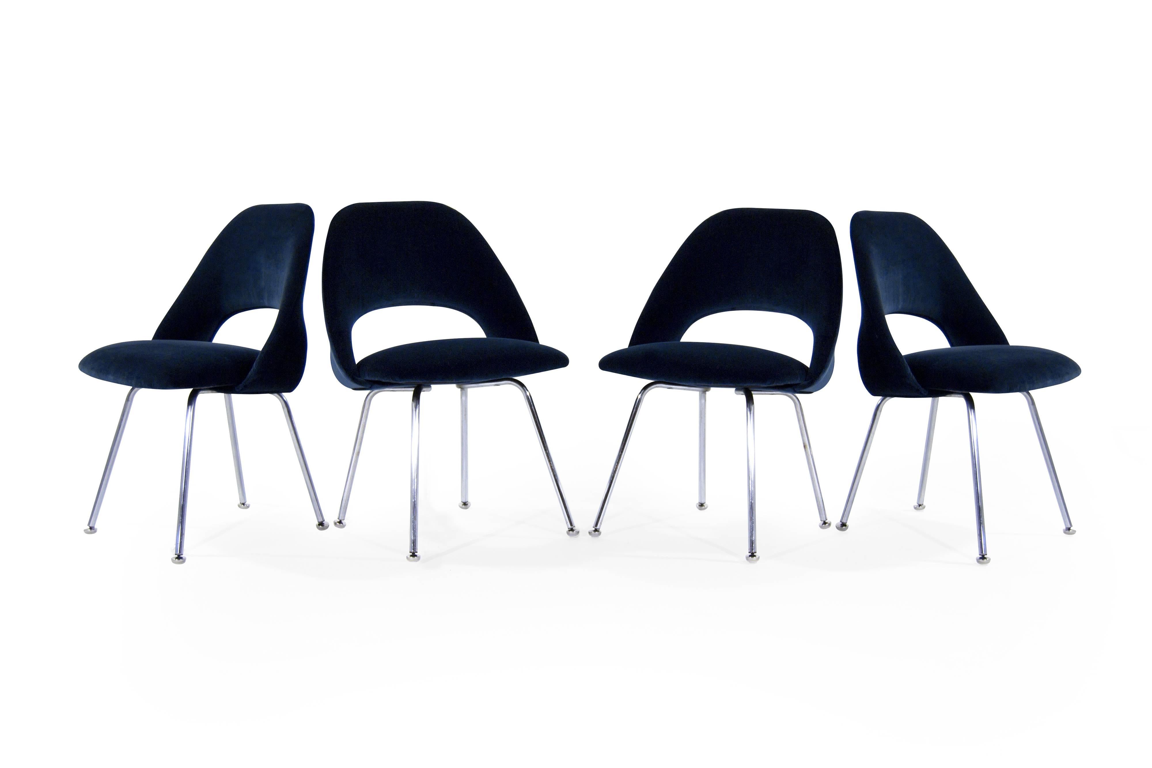American Set of Four Eero Saarinen for Florence Knoll Executive Side Chairs