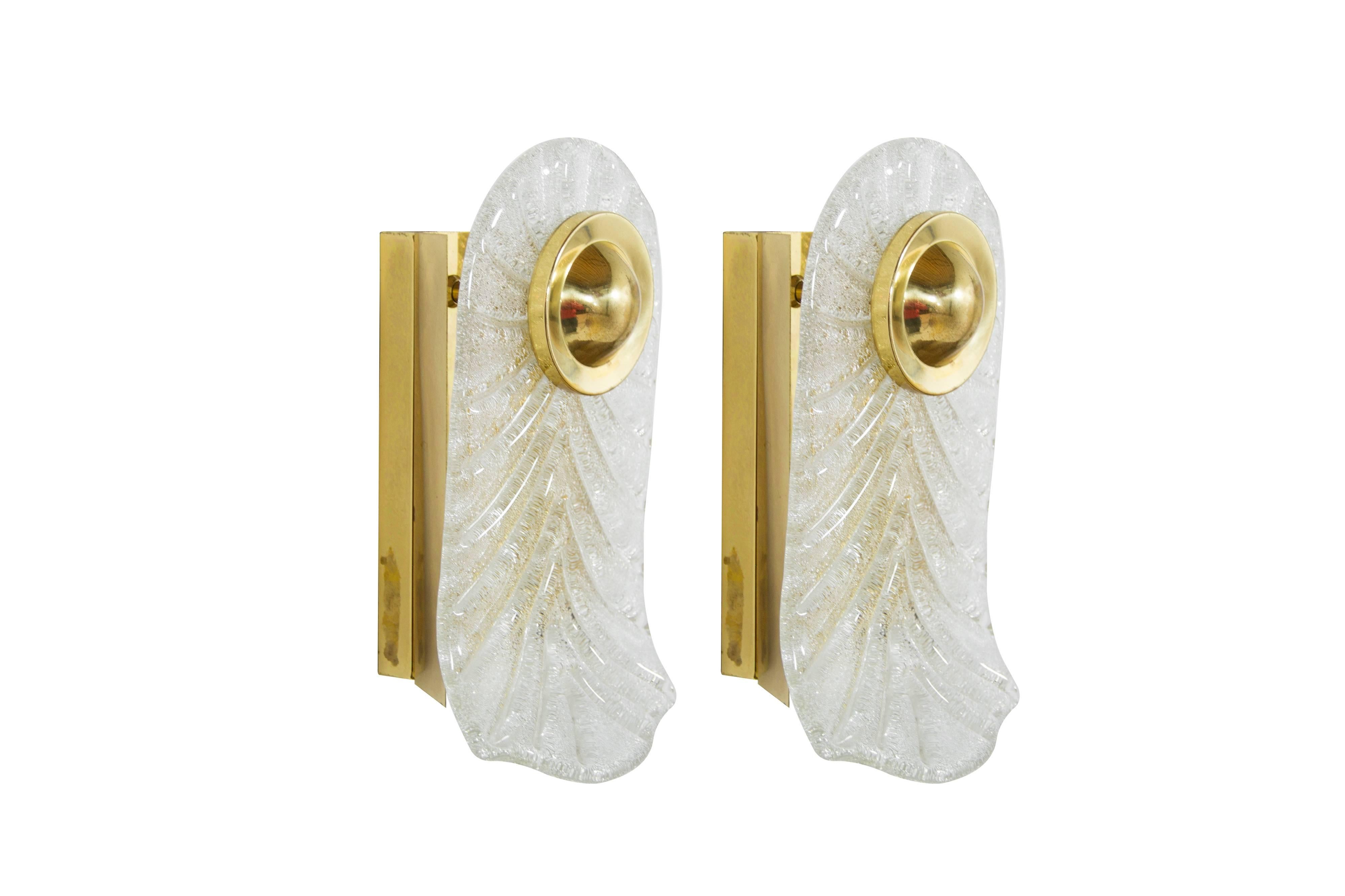 Gorgeous pair of sconces or wall lamps attributed to Barovier & Toso, Italy, circa 1950s. Fully rewired, UL listed and fitted with American sockets.
