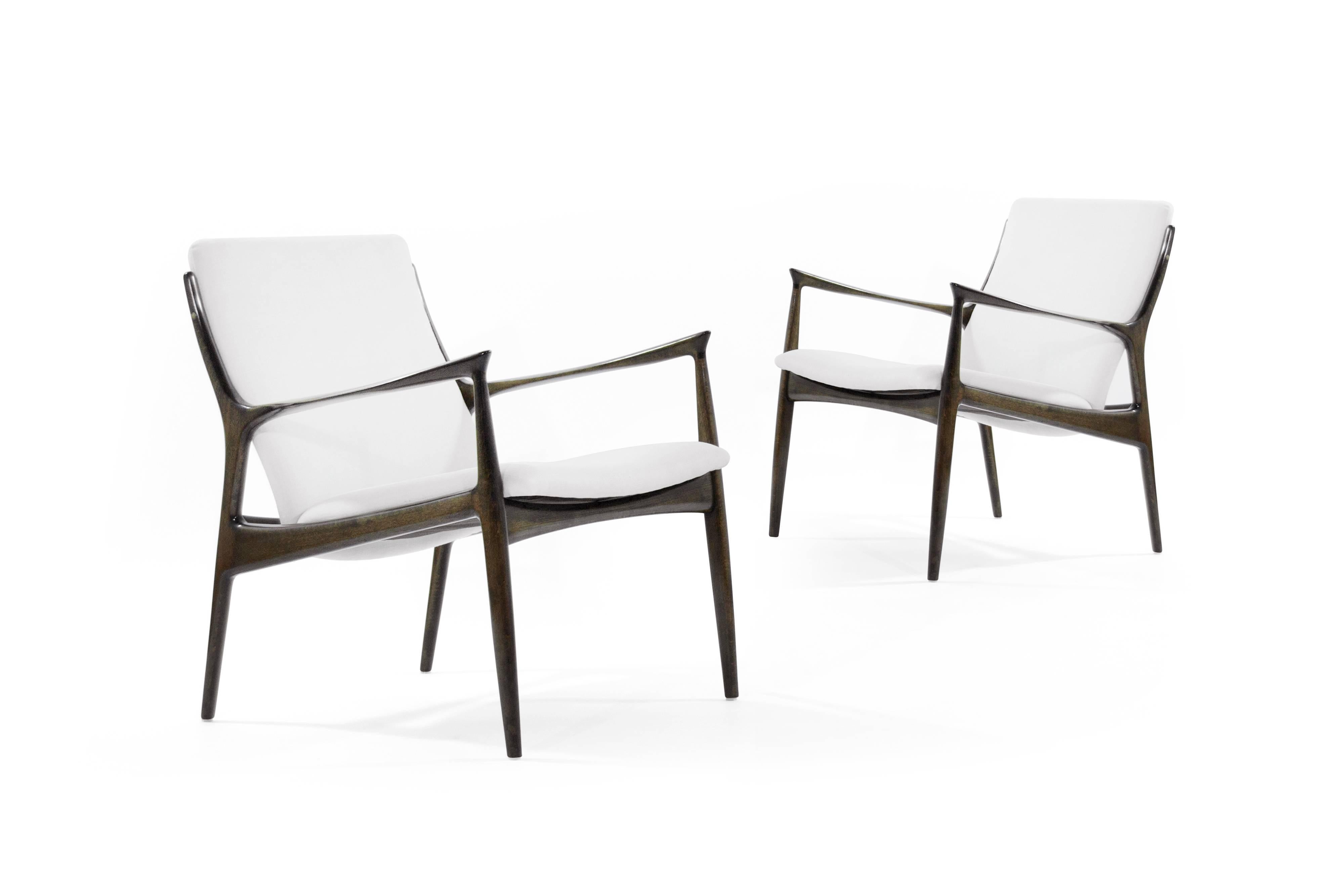 Pair of sculptural Danish modern lounge chairs by Ib Kofod-Larsen. Sculptural frames fully restored. Seat and backrest newly upholstered in linen.