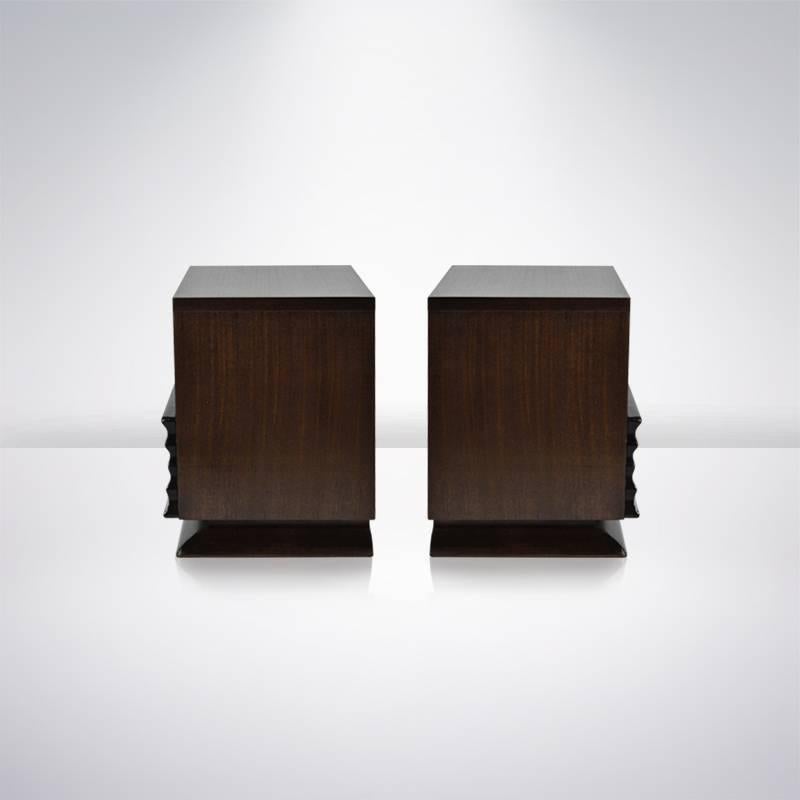 Mid-Century Modern Sculptural Nightstands in Stained Mahogany In Excellent Condition In Westport, CT