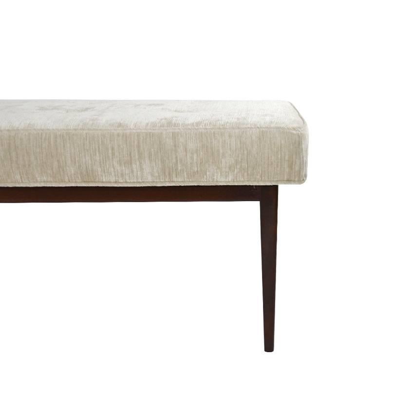 Mid-Century Spindle Bench in Ivory Chenille In Excellent Condition In Westport, CT