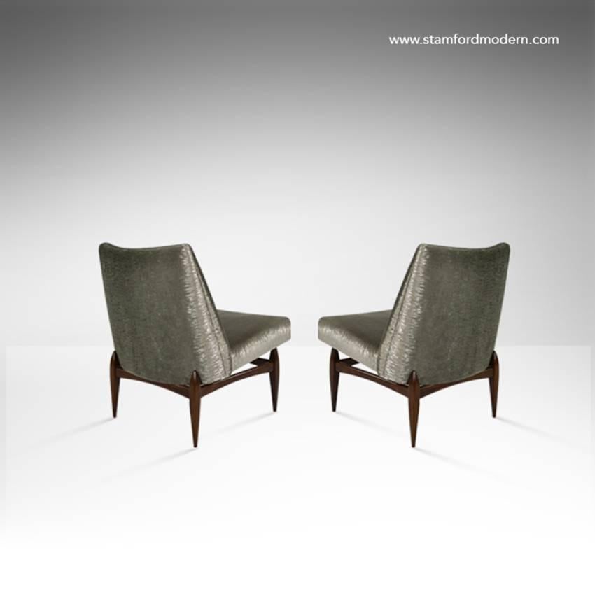 Stunning pair of Italian slipper chairs, newly upholstered in silver chenille. Sculptural cherrywood base newly refinished in dark walnut.

In the style of: Vladimir Kagan, Adrian Pearsall, Gio Ponti, Giuseppe Scapinelli, Finn Juhl, Ico Parisi.