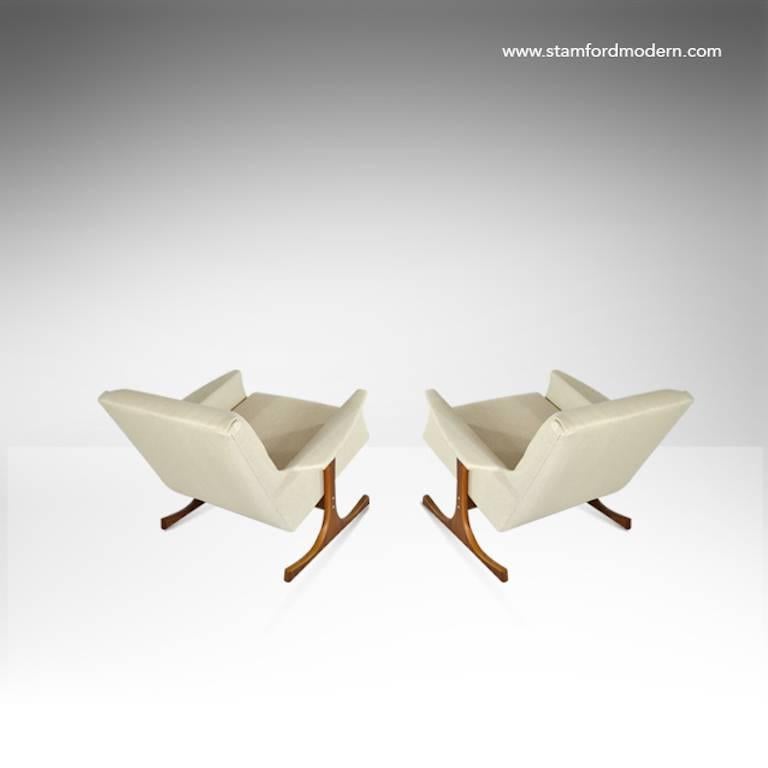 Pair of Danish Modern Lounge Chairs by Selig In Excellent Condition In Westport, CT