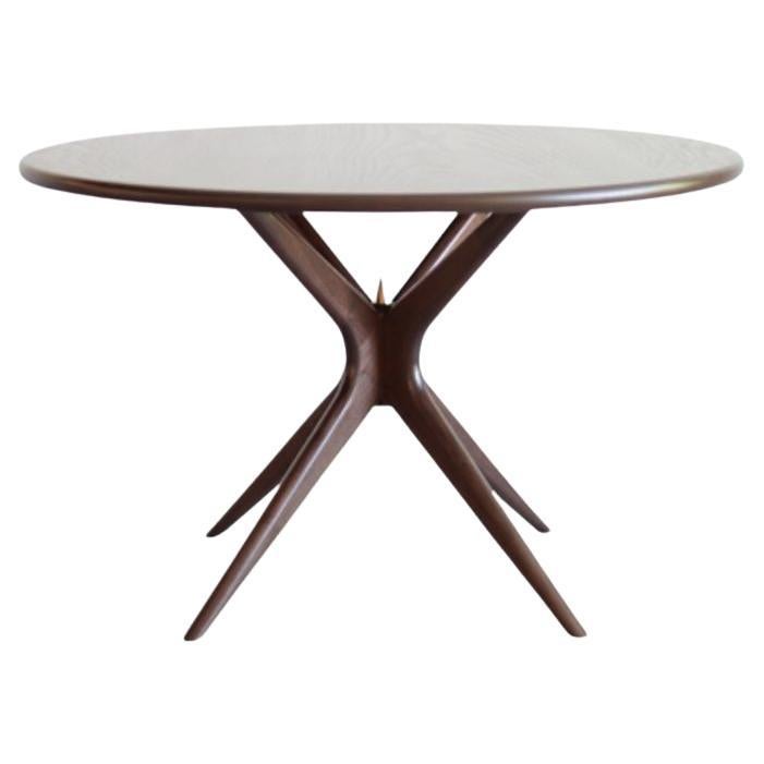 Gazelle Table de salle à manger Série 48 en noyer spécial par Stamford Modern