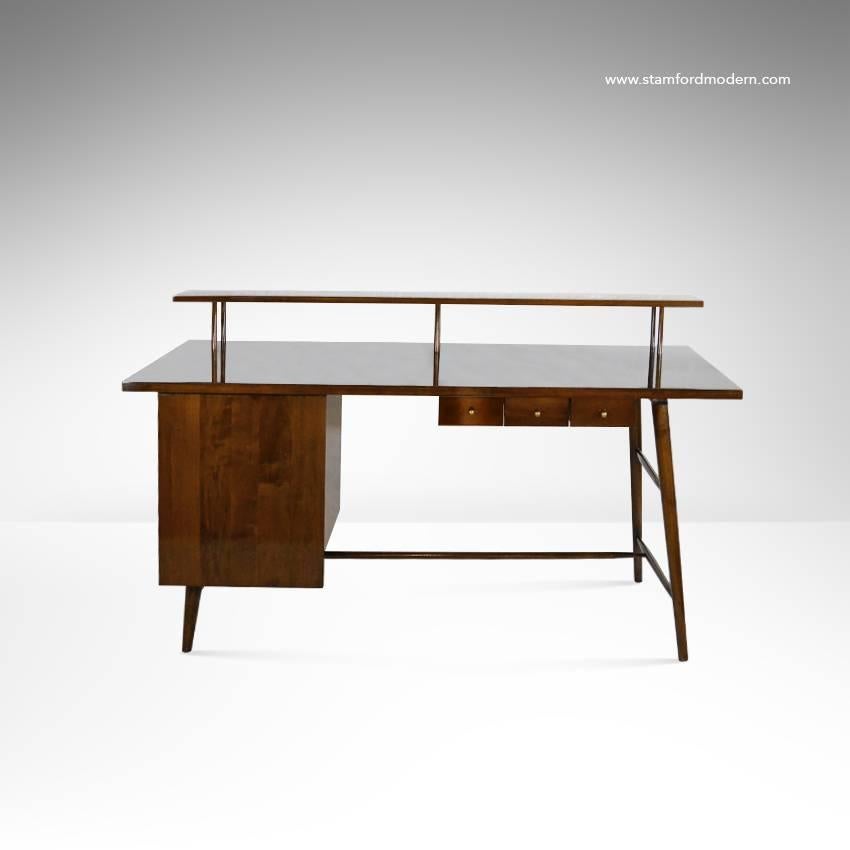 Rare maple desk featuring great architectural form, designed by Paul McCobb.