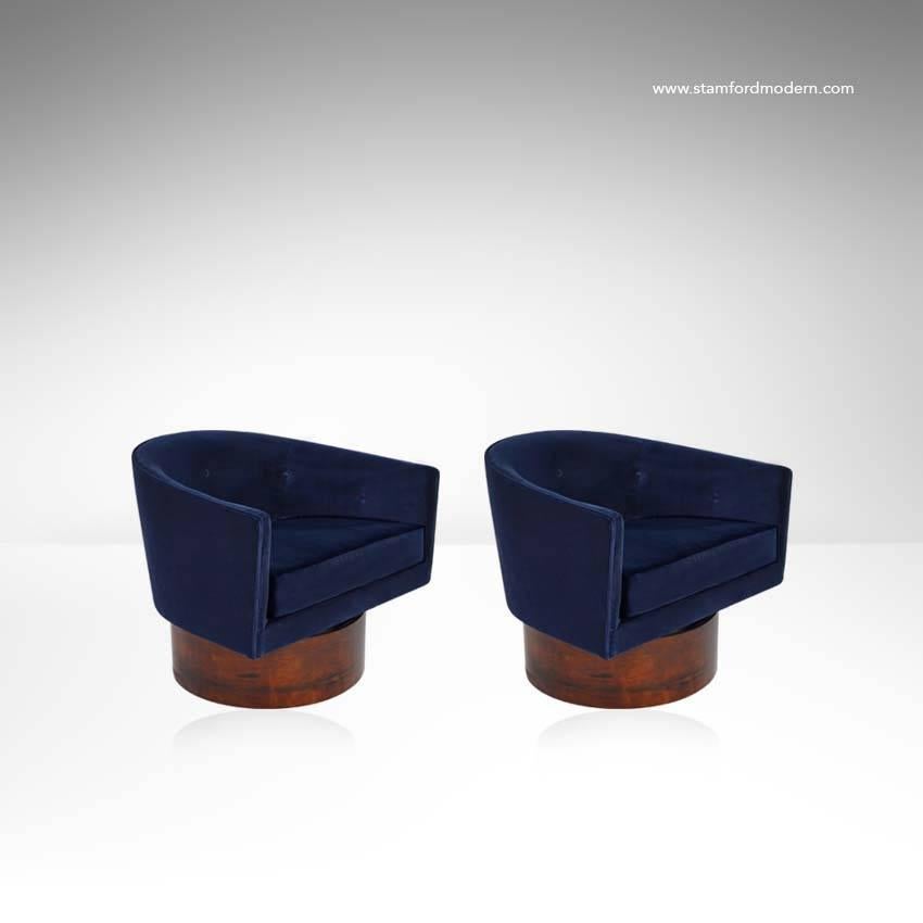 Mid-Century Modern Milo Baughman for Thayer Coggin Rosewood Base Swivel Chairs