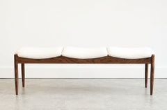 Banco Wave III en nogal natural de Stamford Modern
