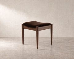Sgabello Wave in noce color espresso di Stamford Modern