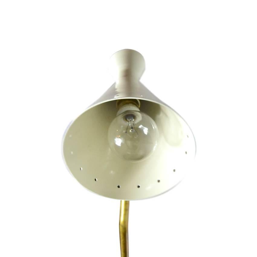 Italian Counter Weight Brass Table Lamp Attributed to Roberto Menghi In Excellent Condition For Sale In Westport, CT